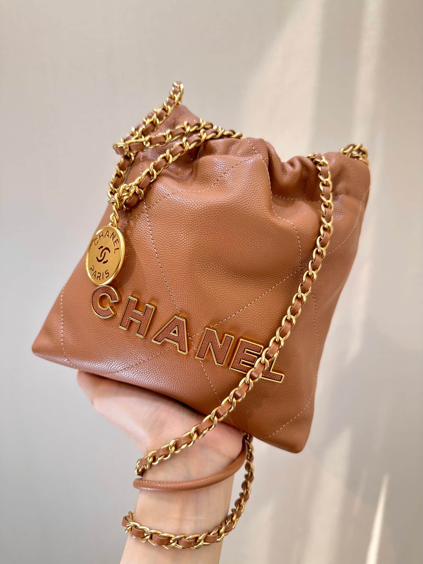Chanel 22 MINI HANDBAG Shiny Calfskin Caramel & Gold-Tone Metal AS3980 TOP