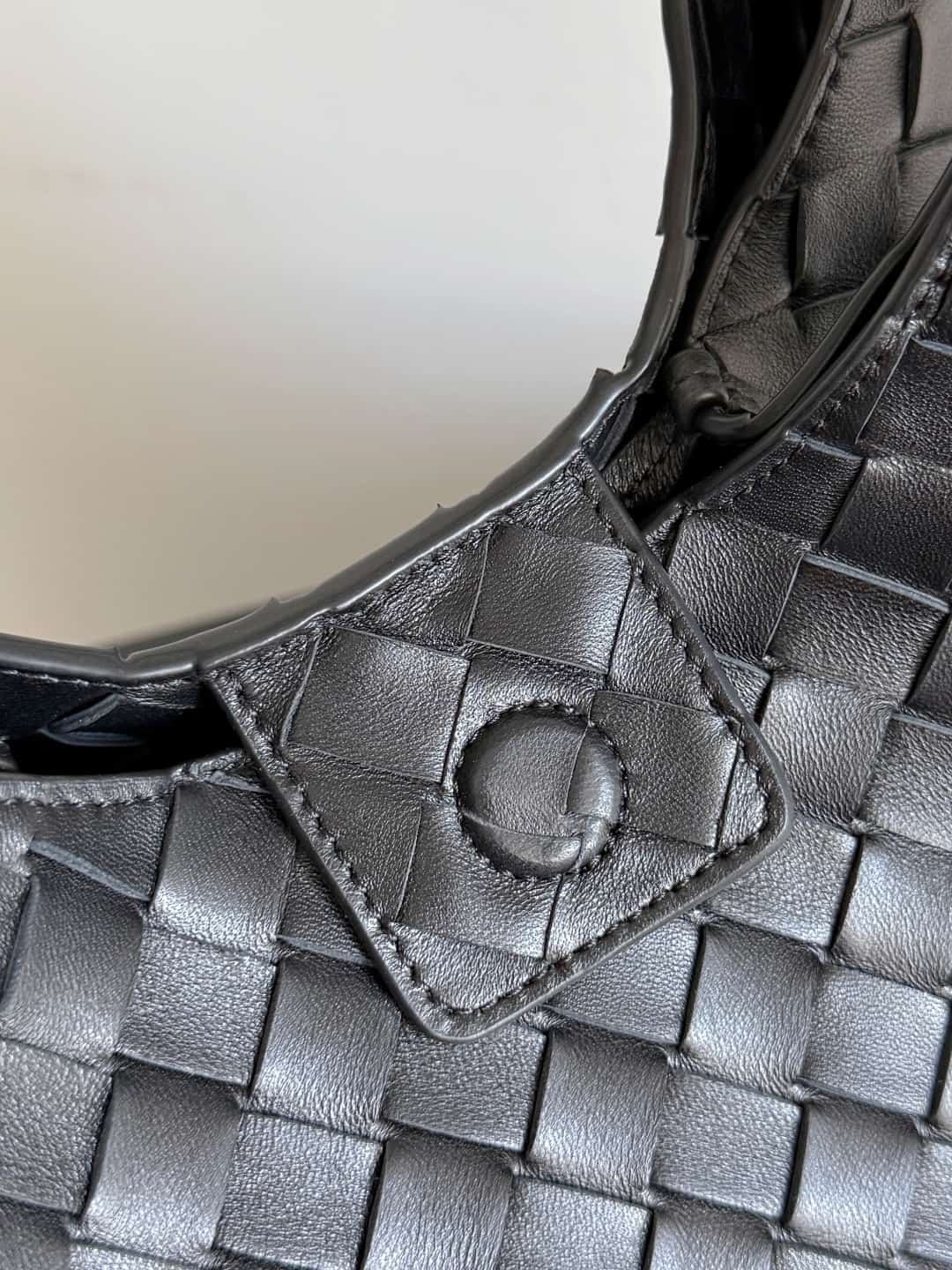 Bottega Veneta Medium Campana shoulder bag in Intrecciato leather Black TOP