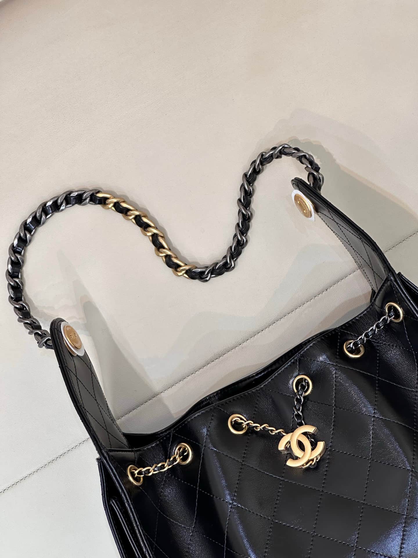 Chanel 25 Small Hobo handbag AS5293 Shiny Crumpled Calfskin  Gold-Tone & Ruthenium-Finish Metal Black TOP