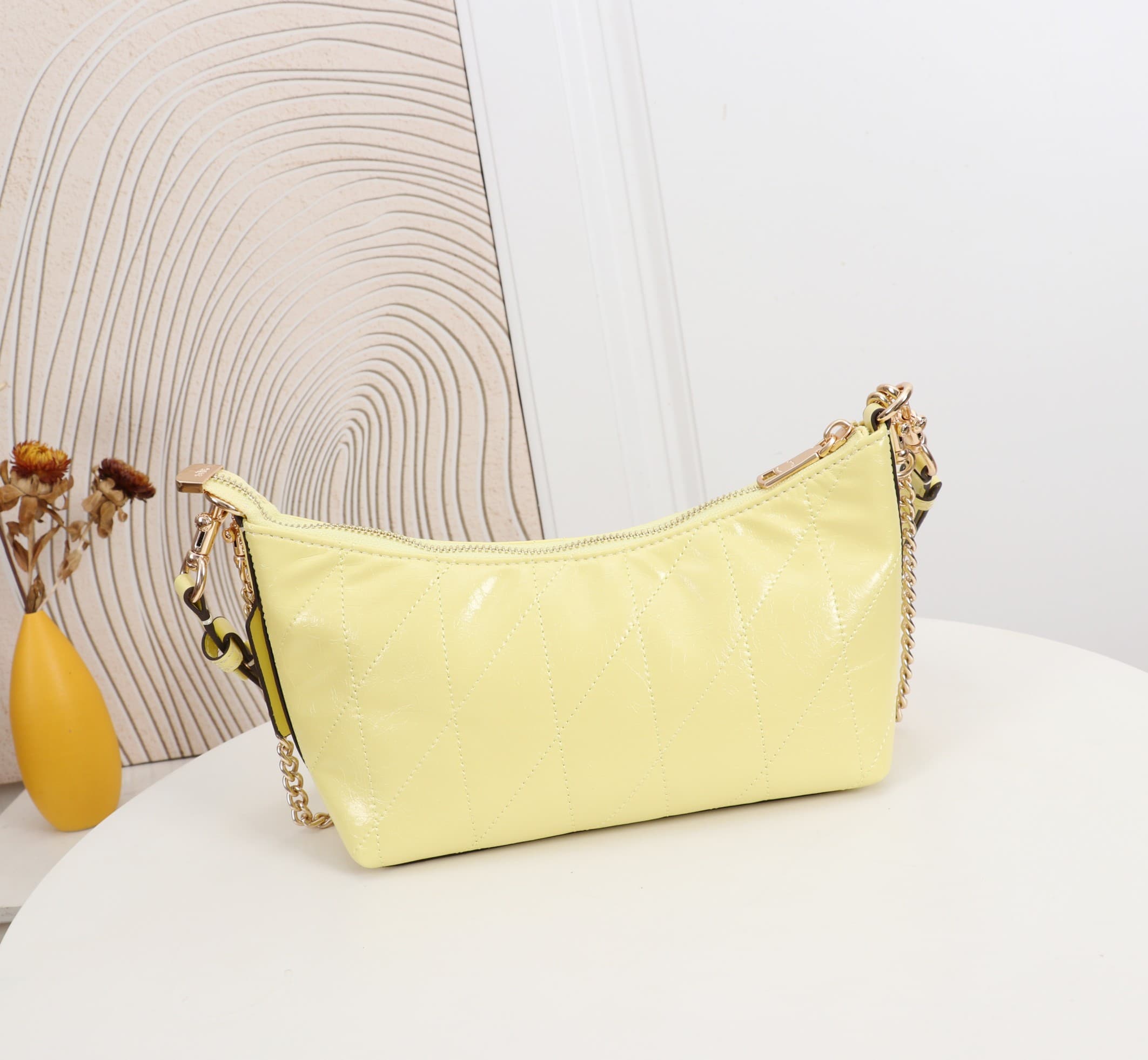 Coach Caitlin Shoulder Bag With Quilting Glazed leather/Gold/Soft Yellow High