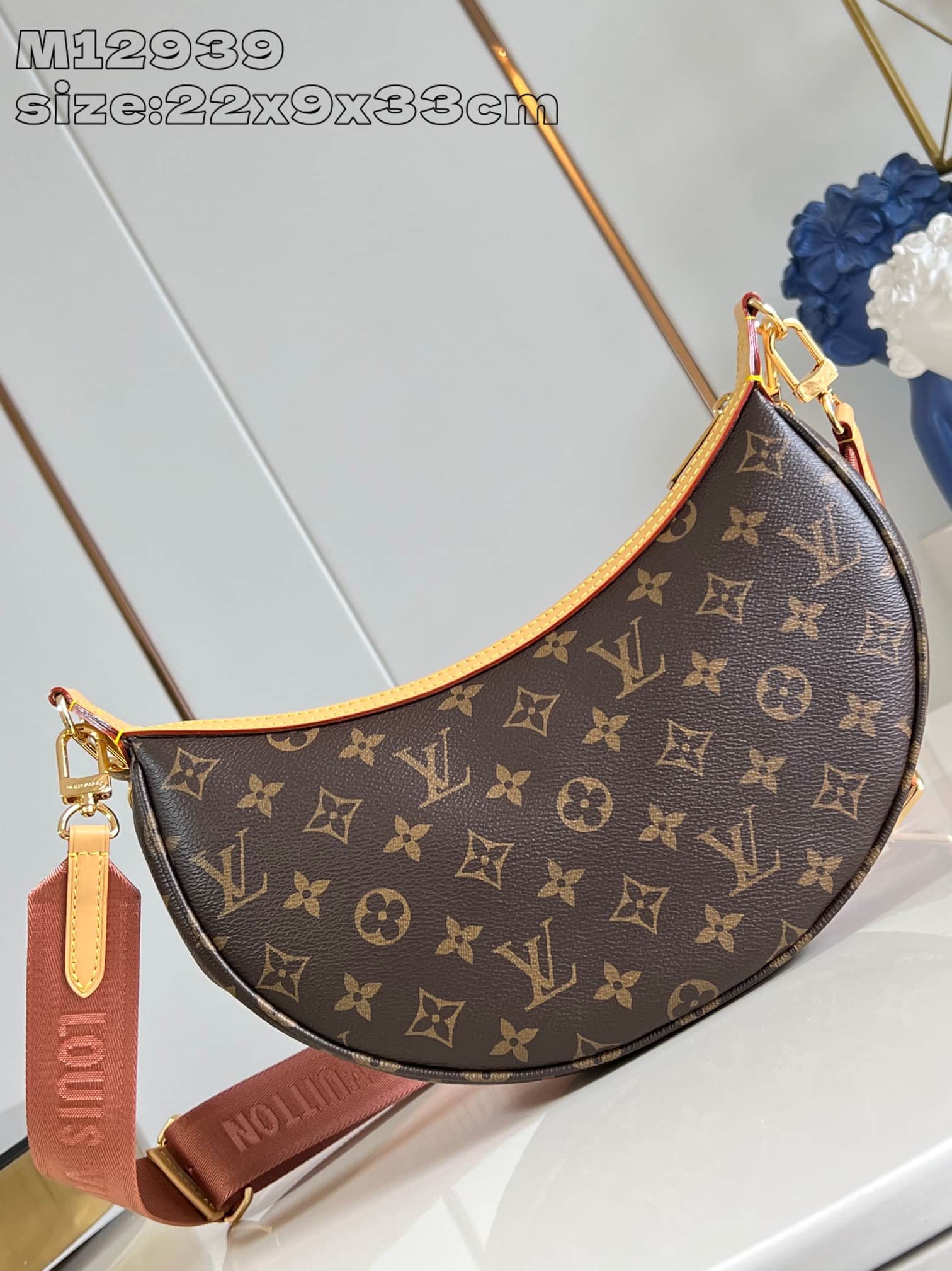 Louis Vuitton Looping Handbag Monogram coated canvas M12939 High