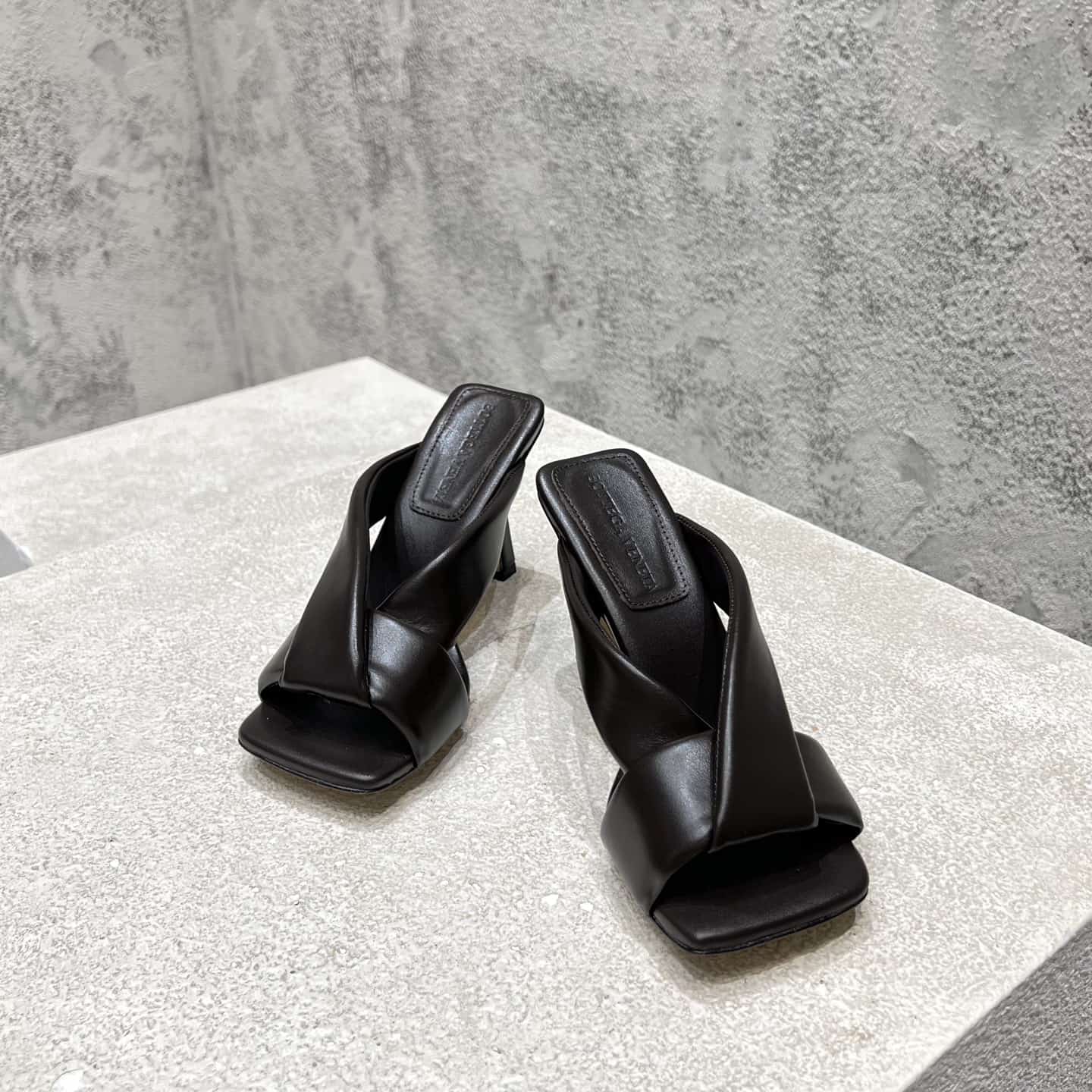 BOTTEGA VENETA Riva Micro Woven Nappa Leather Kitten Sandal Shoes Women