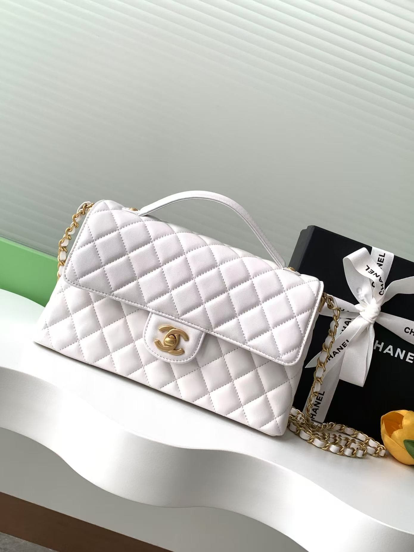 FLAP BAG WITH TOP HANDLE Lambskin Gold-Metal AS5356 White A