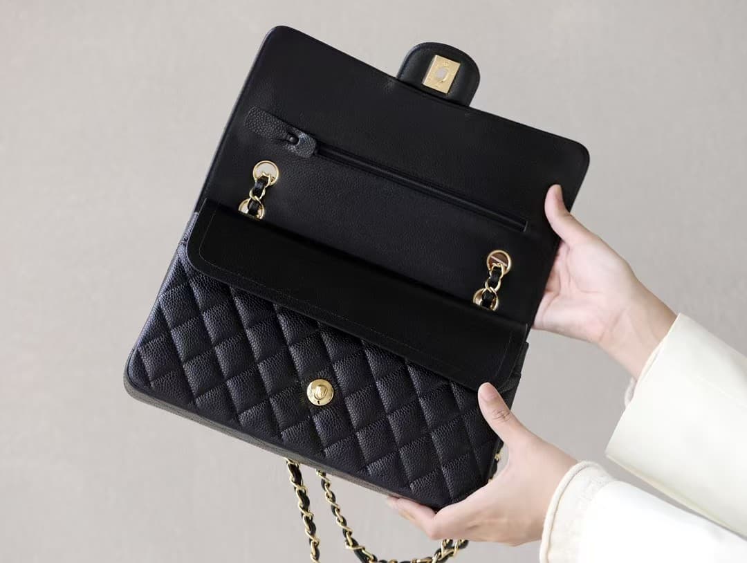 Chanel Medium CLASSIC HANDBAG Grained Calfskin Black Gold Metal TOP