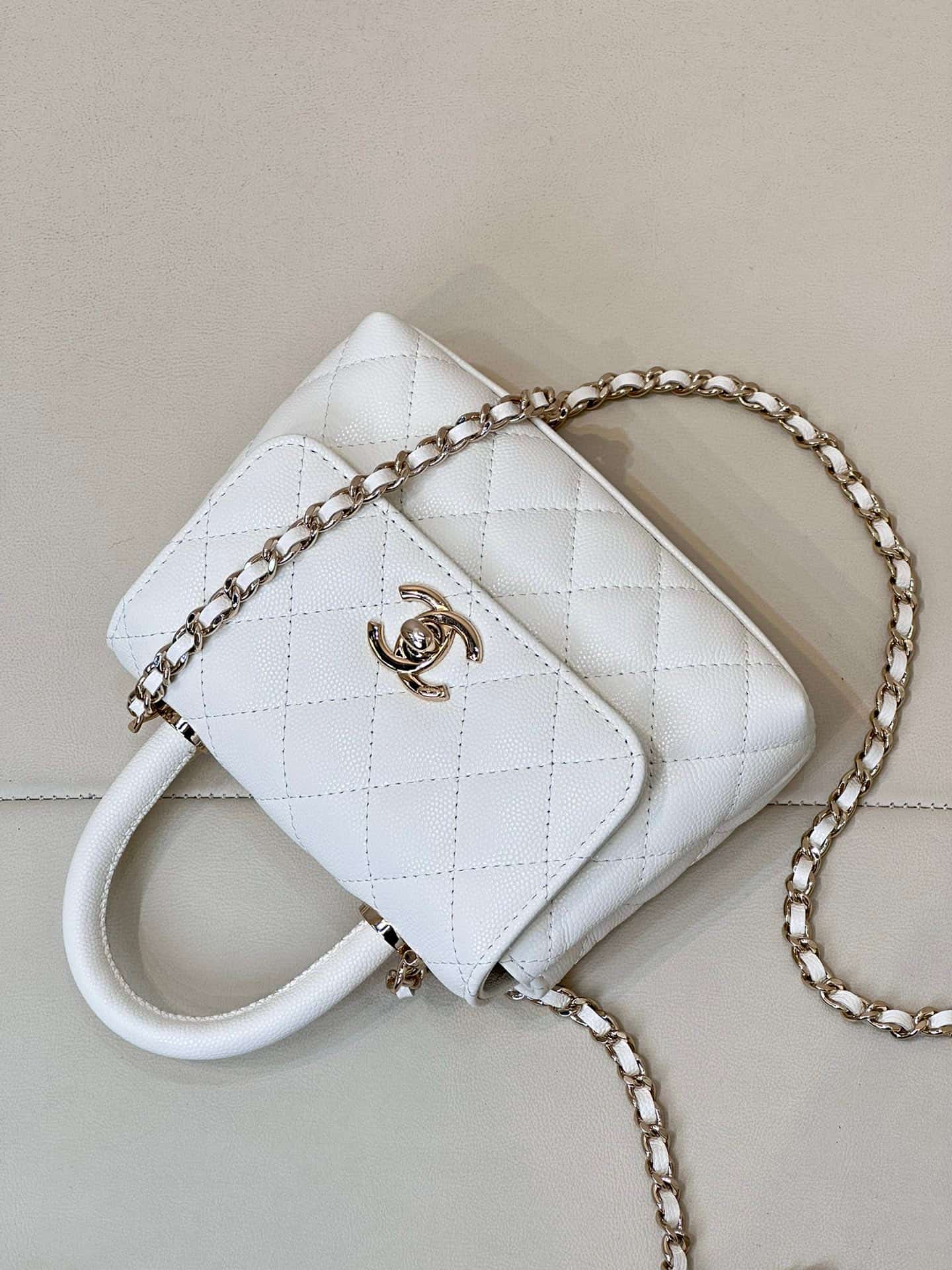 Chanel Clutch with chain Grained Calfskin & Gold-Tone Metal White AP4244 TOP