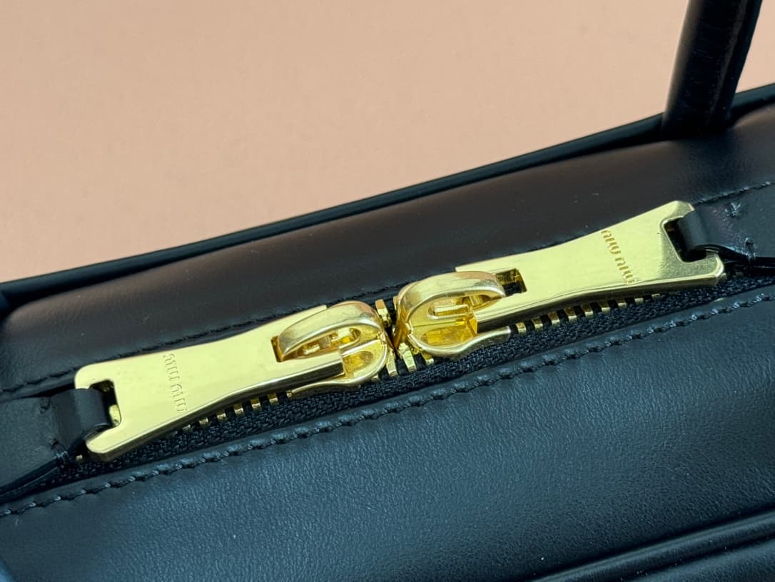 复制Miu Miu Miu Miu Beau Calfskin leather bag 5BB173 TOP Calfskin leather bag 5BB173 TOP