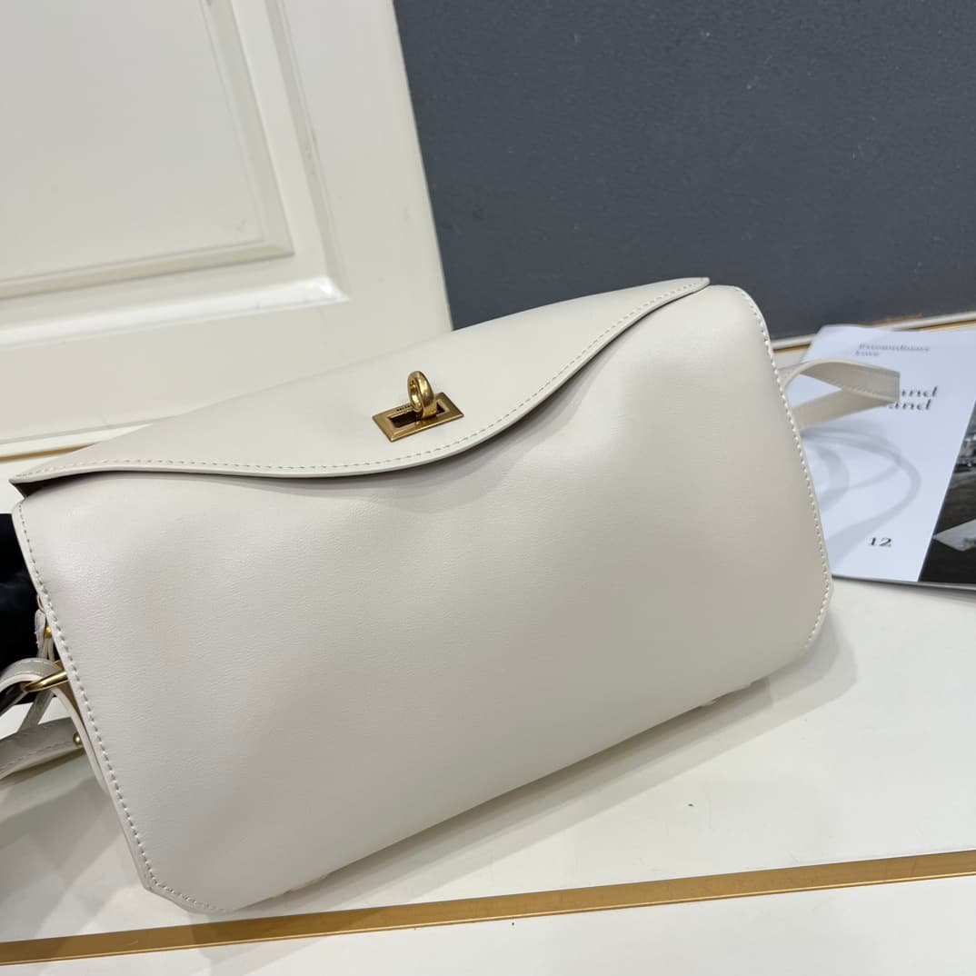 Balenciaga Shoulder Bag in White Mid