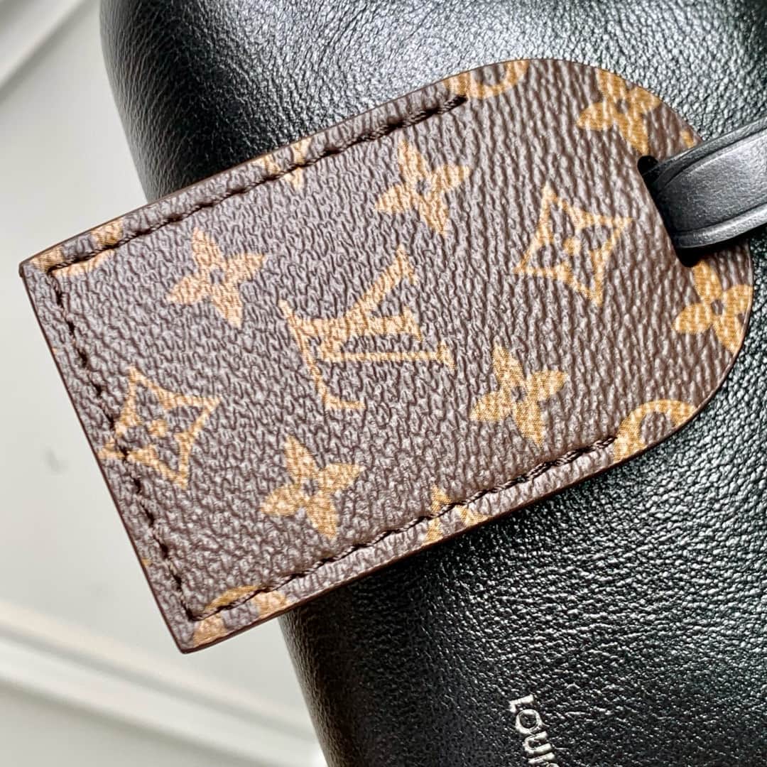 Louis Vuitton  Pochette Vibe Black Lambskin leather M14544 High