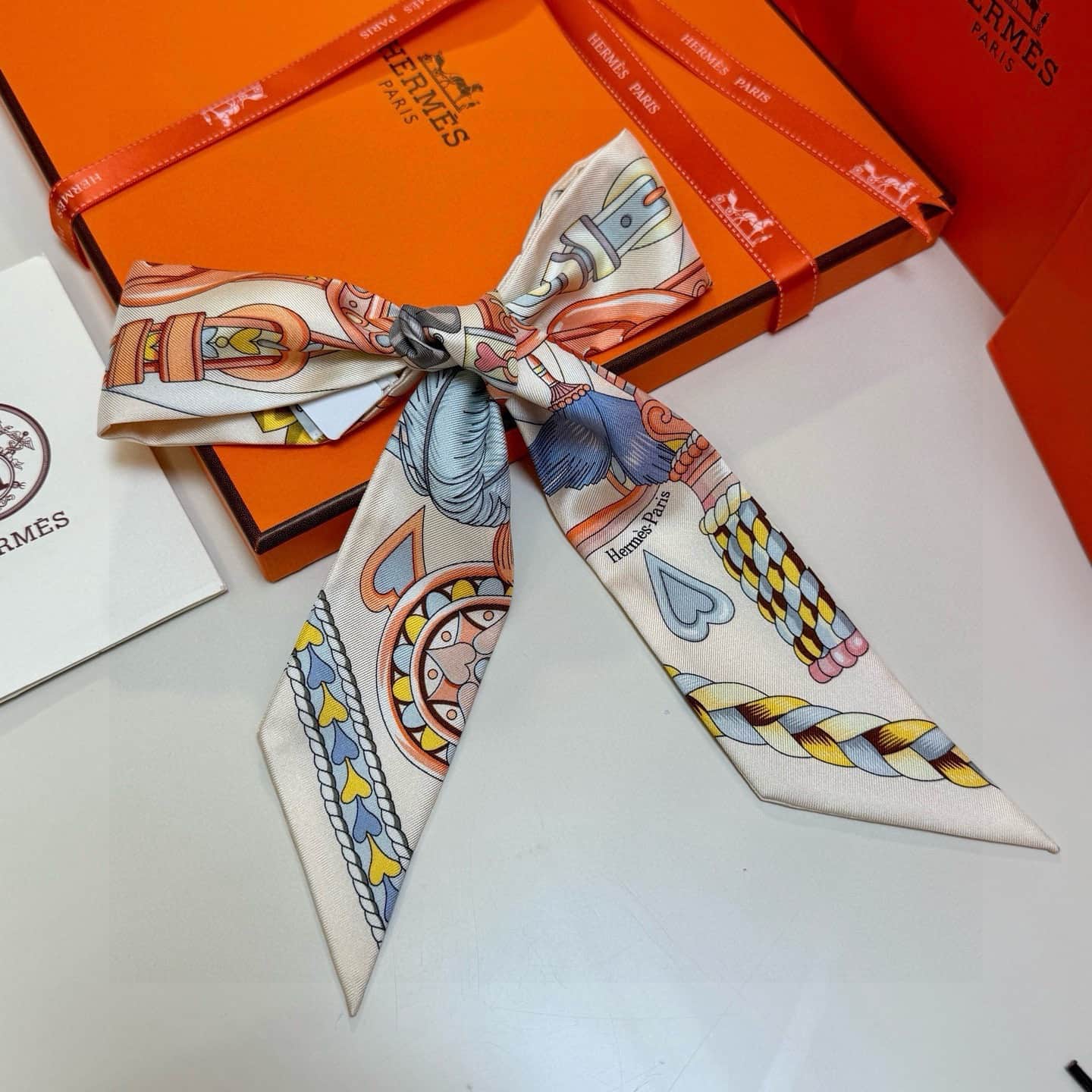 Hermes Harnais de Coeur silk twilly scarf