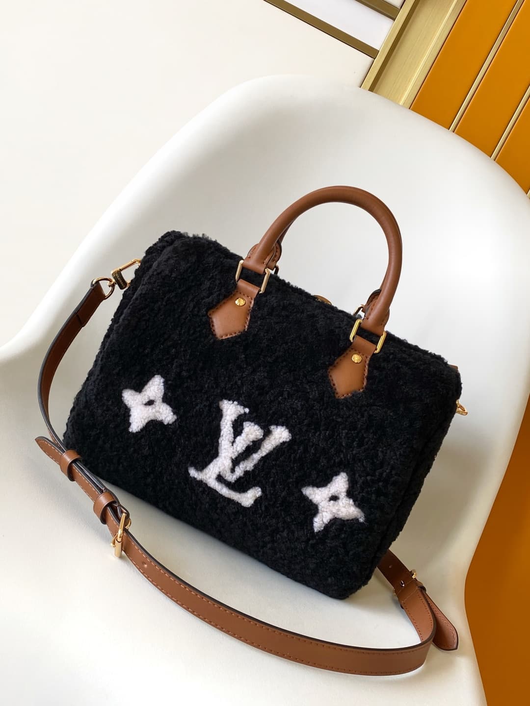 Louis Vuitton Speedy Bandoulière 25 Bicolor Chocolate/Cream Shearling M11797 High