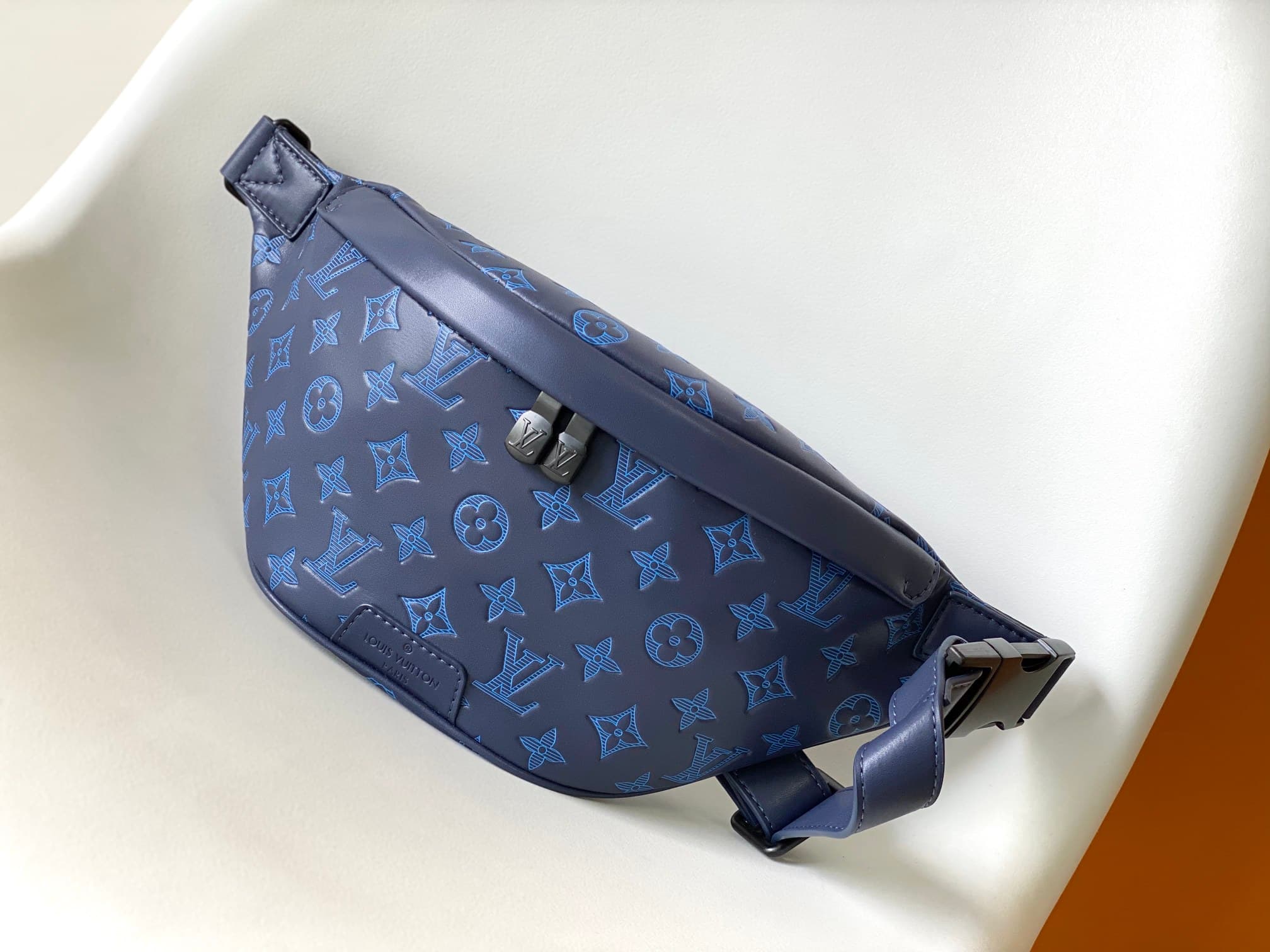 Louis Vuitton Discovery Bumbag PM Monogram Shadow calf leather M46029 High