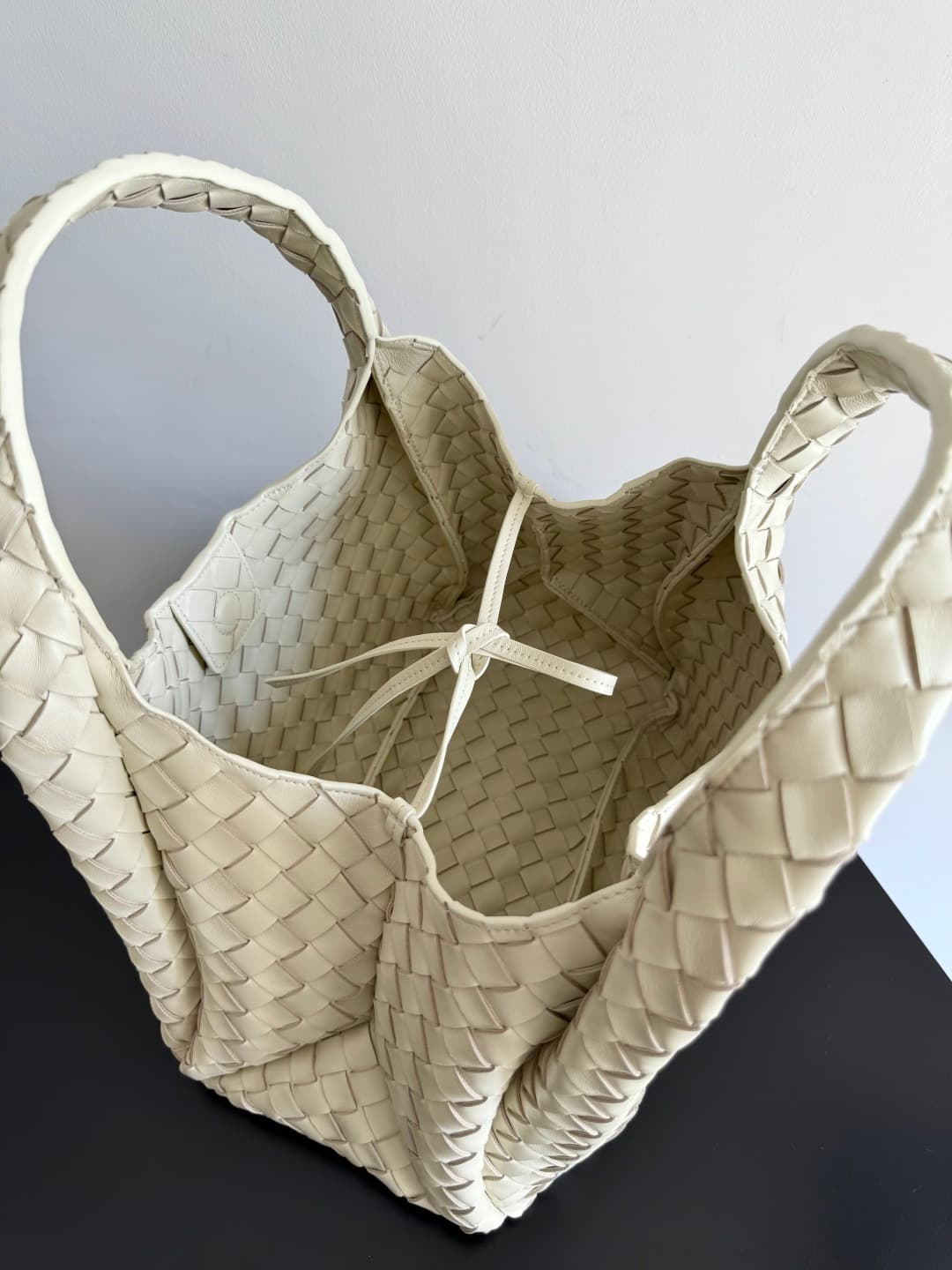 Bottega Veneta Medium Campana shoulder bag in Intrecciato leather Sea salt TOP
