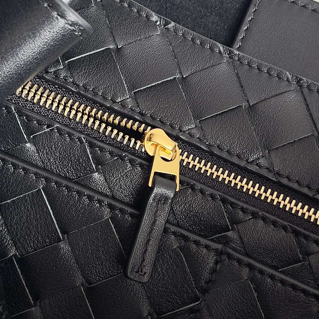 Bottega Veneta Andiamo tote bag in black calfskin leather TOP