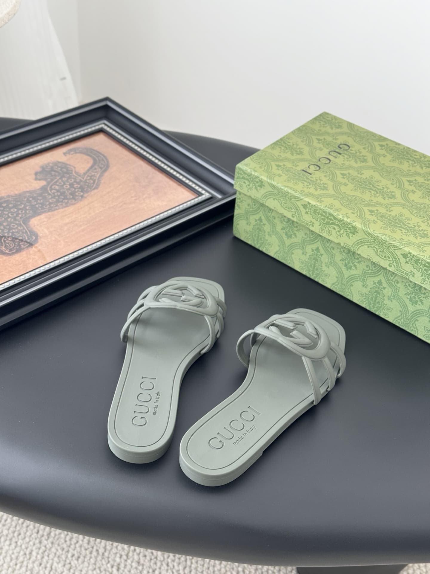 Gucci Women's Interlocking G slide sandal