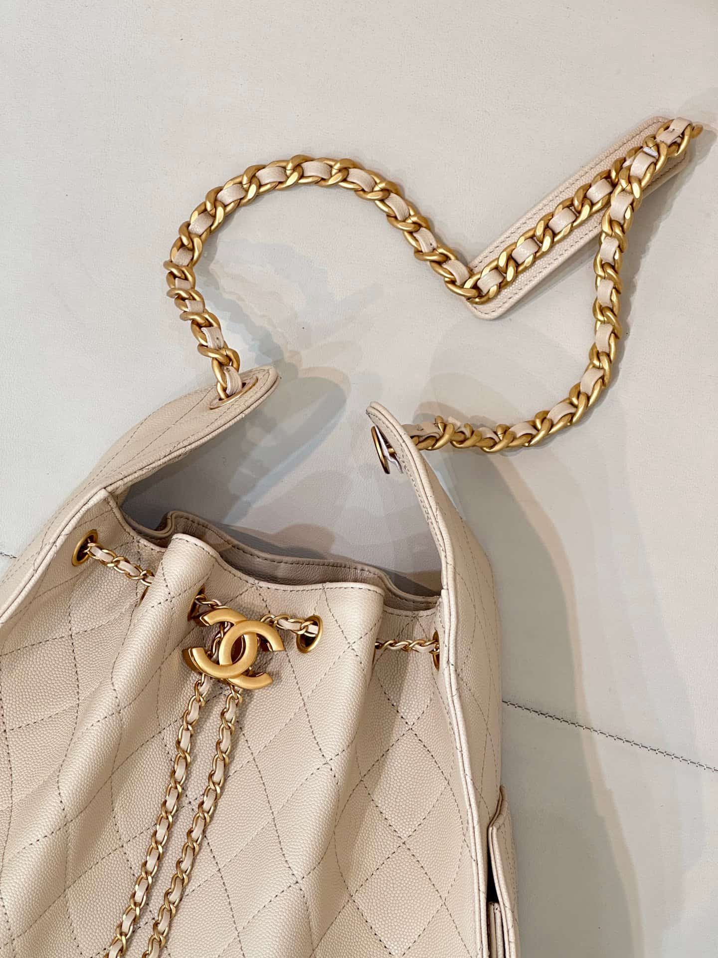 Chanel 25 Medium Hobo handbag AS5311 Grained Calfskin & Gold-tone Metal Cream TOP