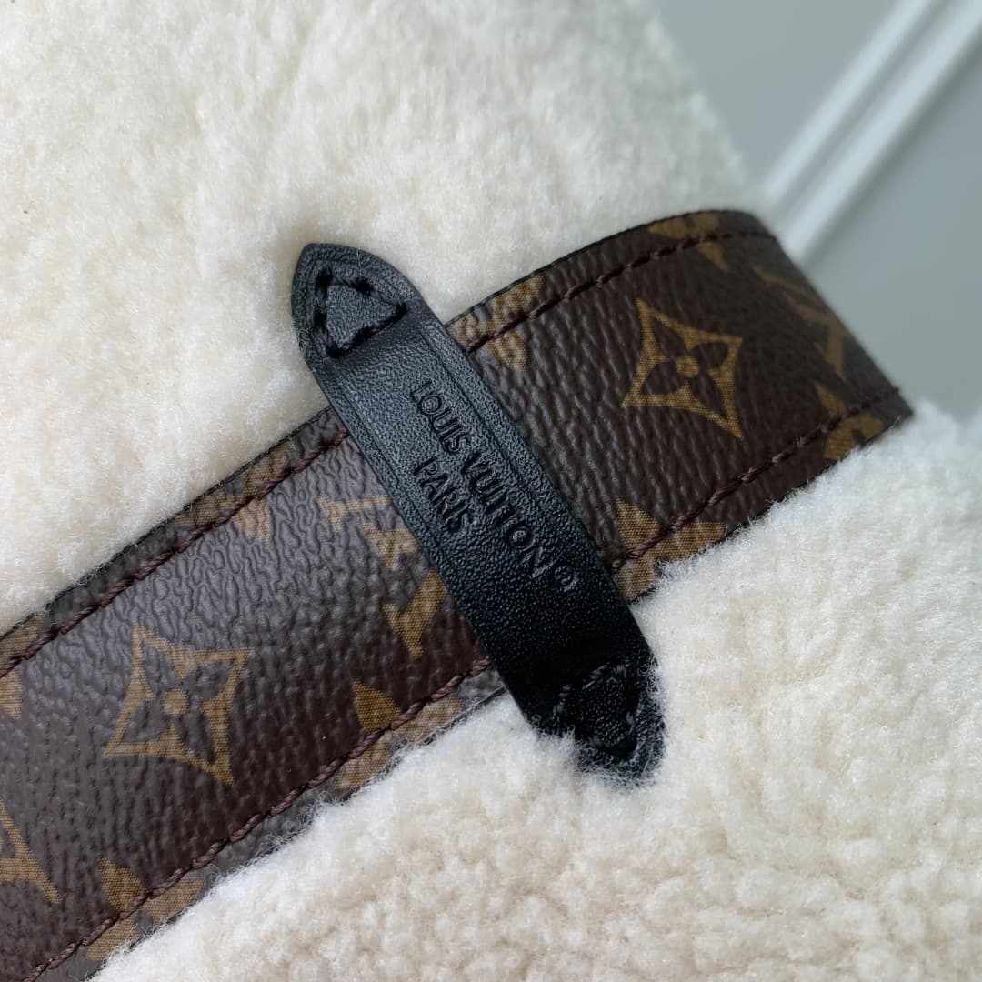 Louis Vuitton Pochette Mia shearling M26245 cream high