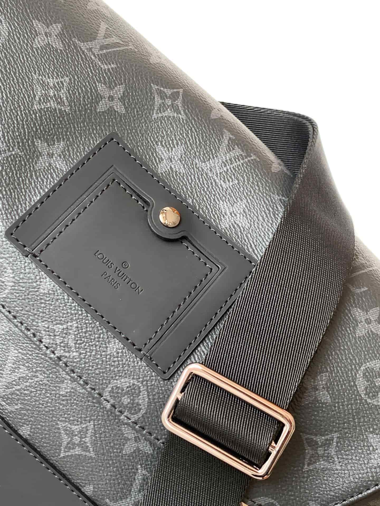Louis Vuitton Messenger PM Voyager Monogram Eclipse M40511 High