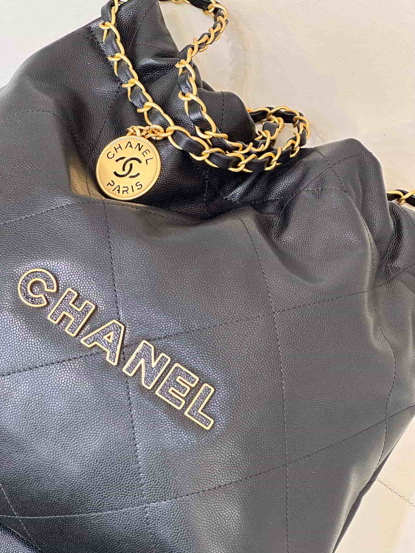 Chanel 22 Small handbag Shiny calfskin & gold-tone metal AS3260 Black TOP