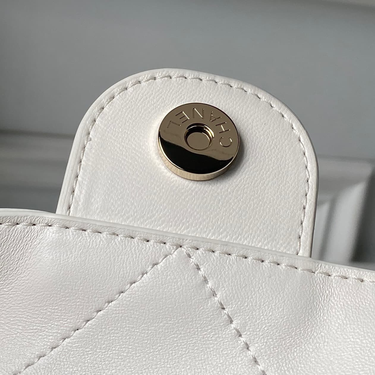 Chanel Hobo Handbag Shiny Lambskin & Gold-Tone Metal AS6138 White High