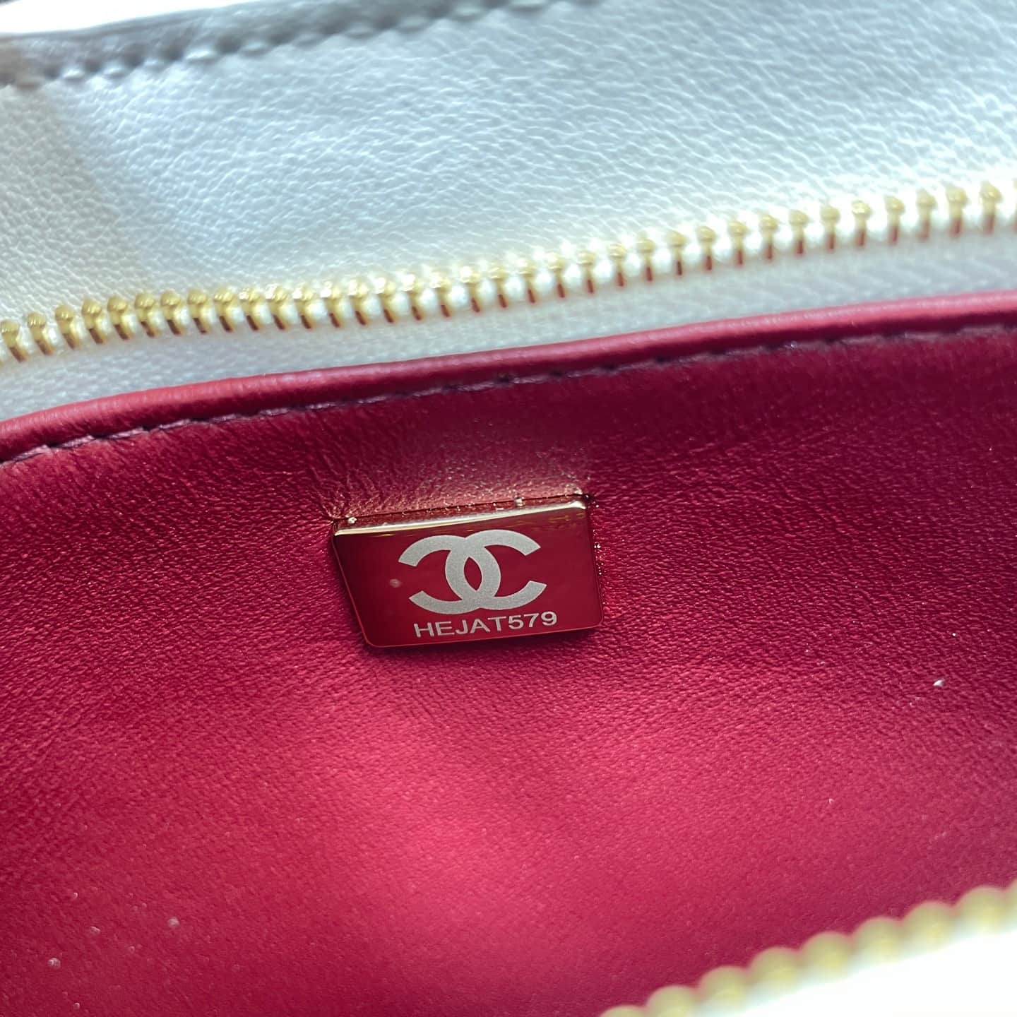 Chanel Shoulder Bag Shiny Calfskin& Gold-Tone Metal White AS6238 High