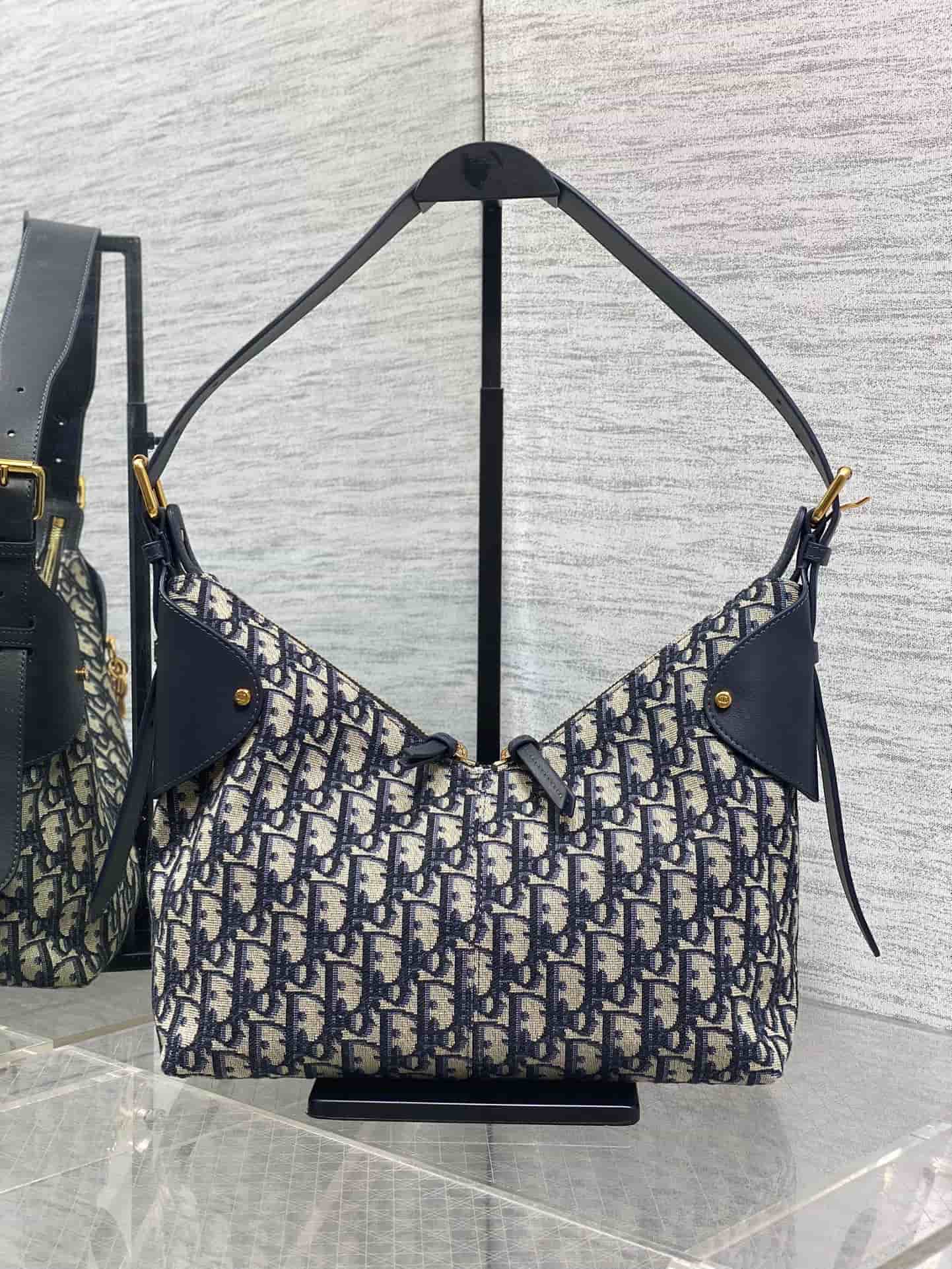 Medium Dior Voyage Bag Blue Dior Oblique Jacquard Canvas High