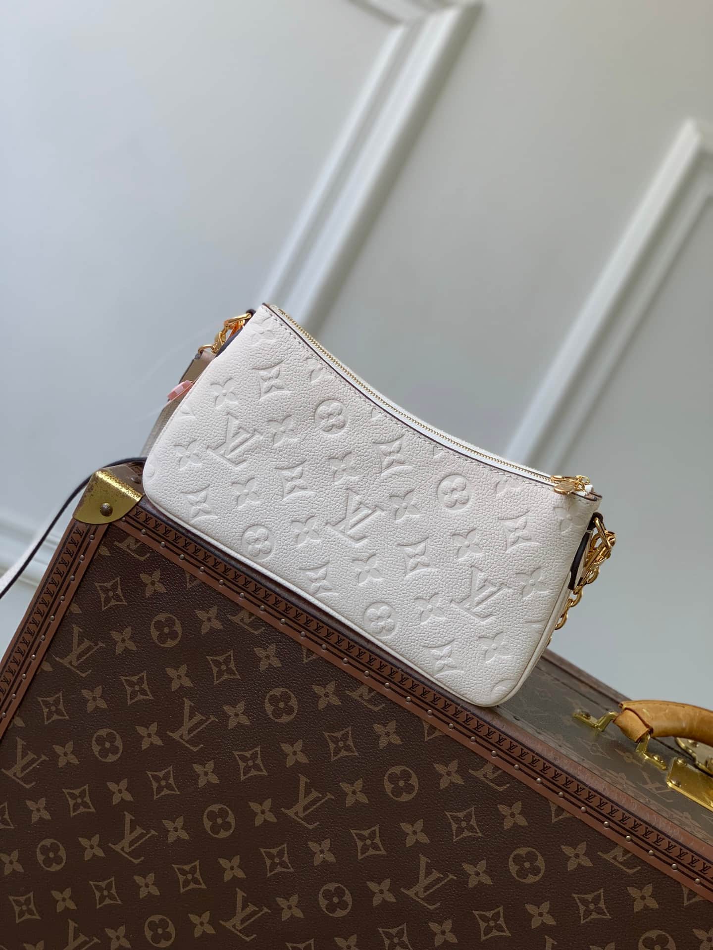 Louis Vuitton Pochette Liv Crème Monogram Empreinte Leather M3A838 High