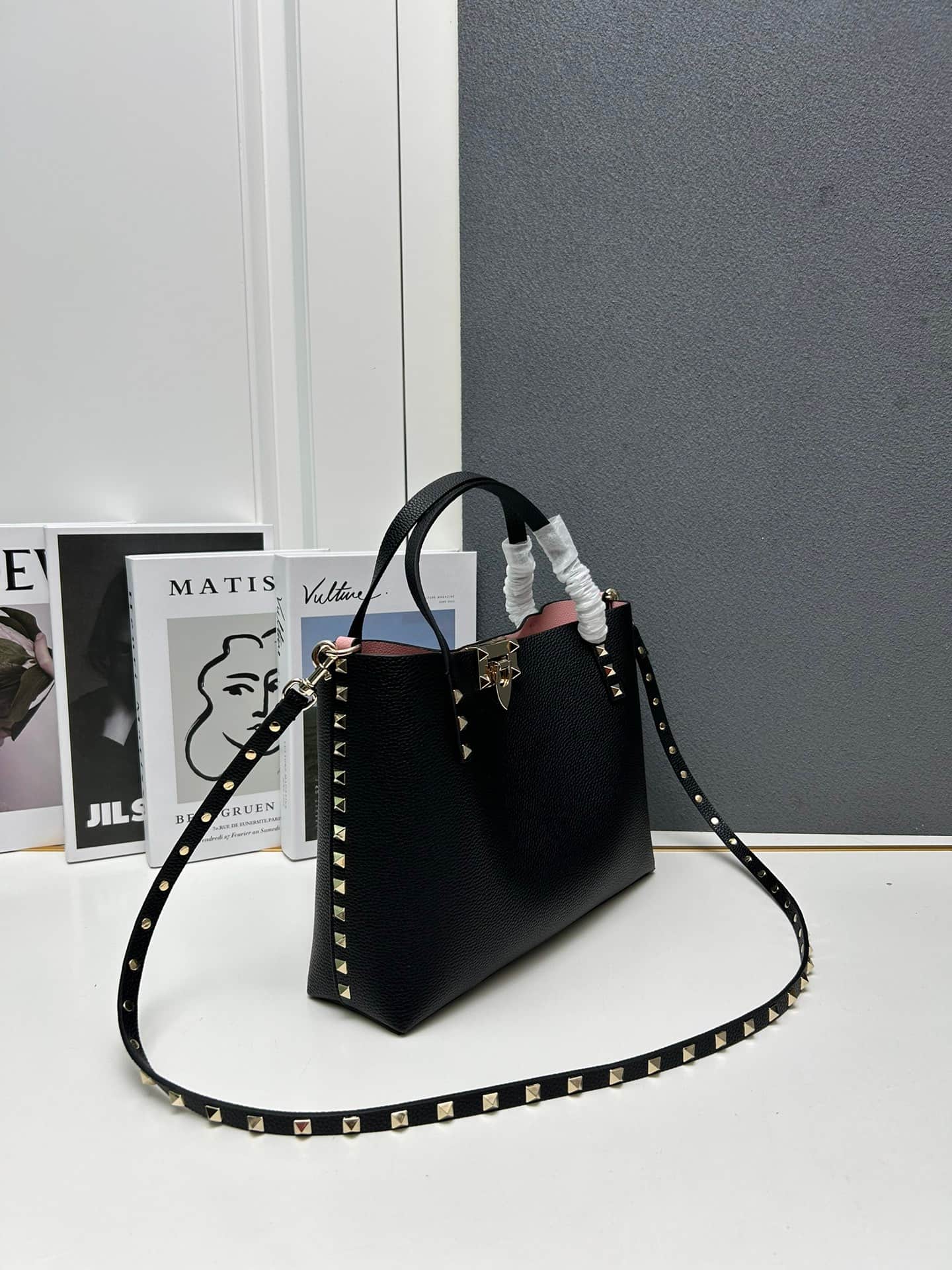 Valentino Garavani Rockstud Tote Bag in Black Mid