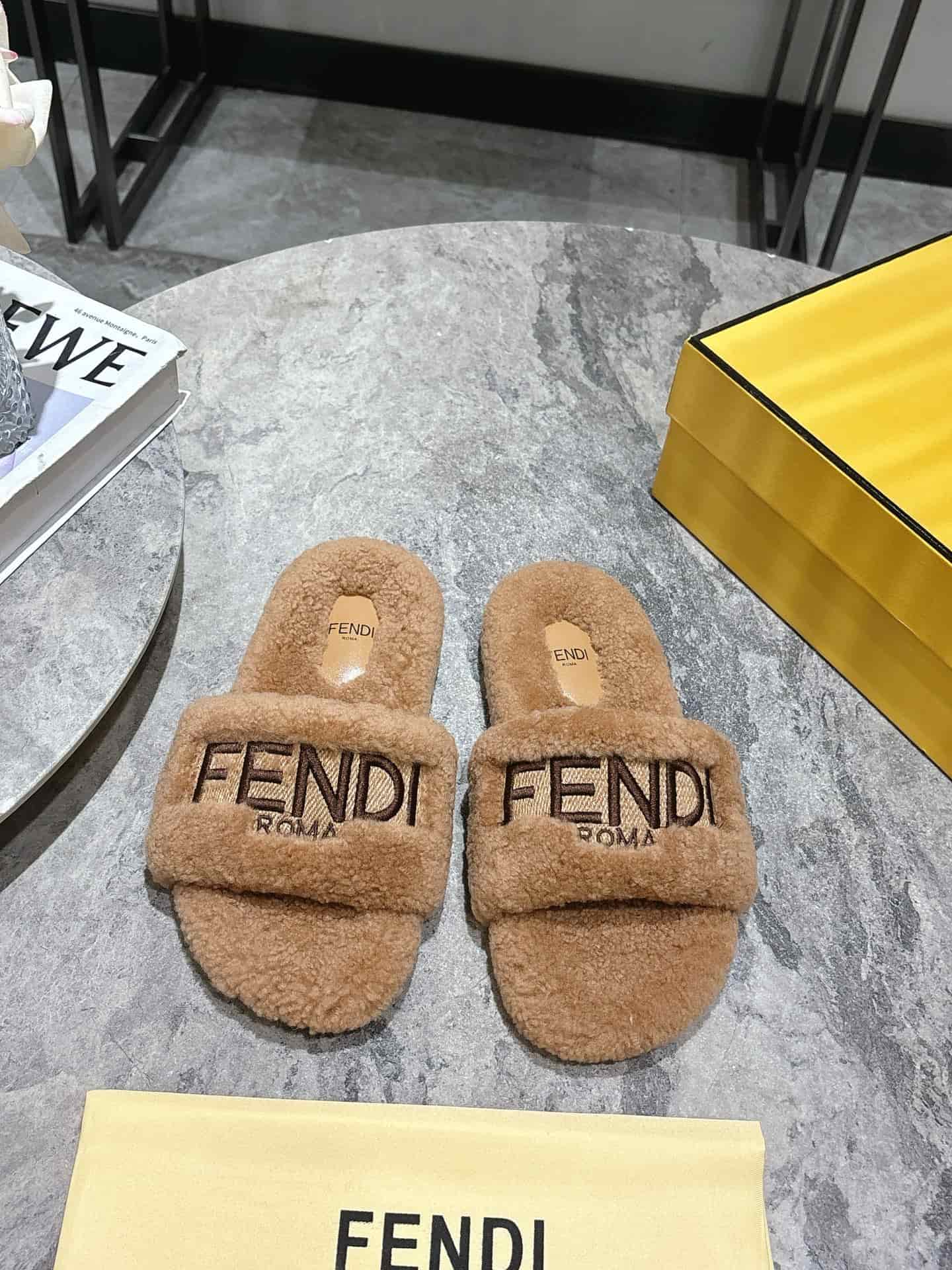 Fendi Slide sandal shoes Women
