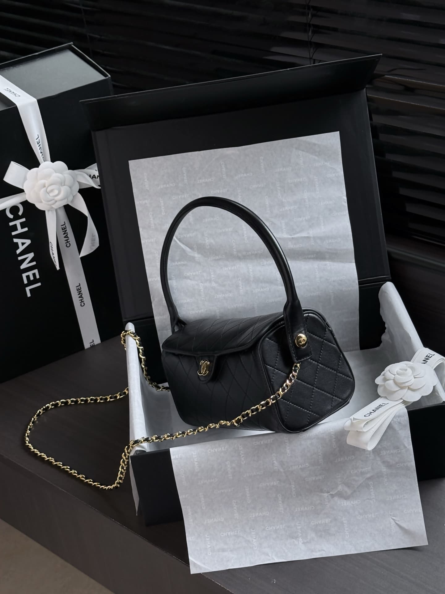 Chanel Clutch with chain Calfskin & Gold-Tone Metal AP5294 Black High