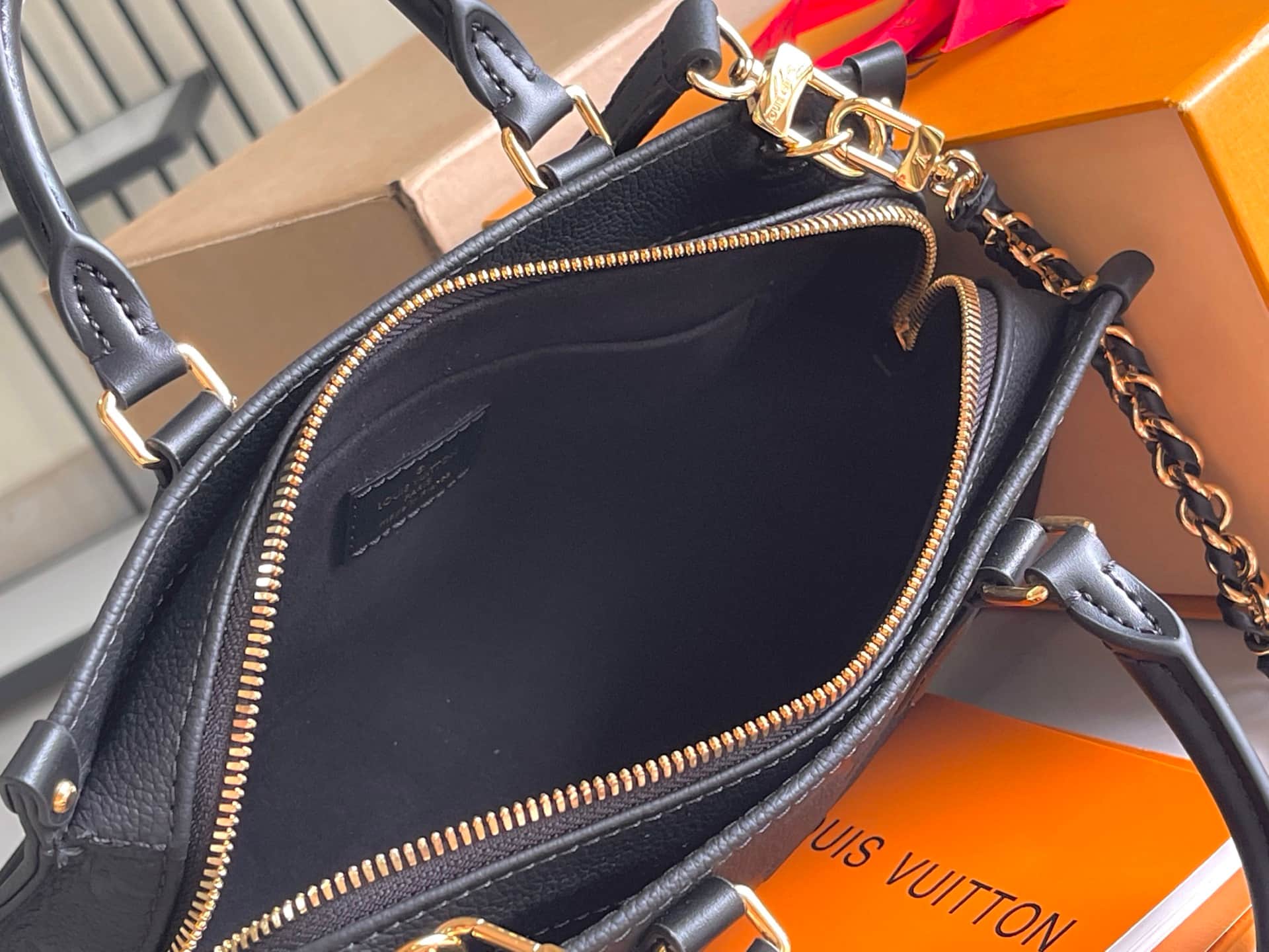 Louis Vuitton ONTHEGO East West Monogram Empreinte M23640 TOP