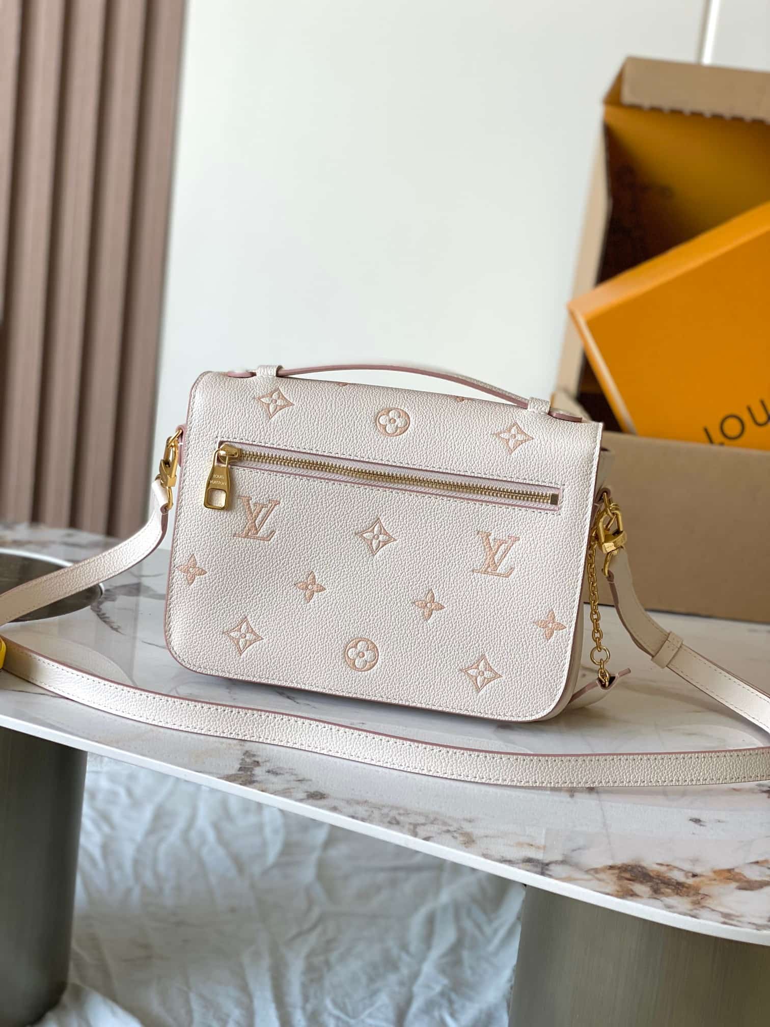 Louis Vuitton Pochette Métis Debossed grained cowhide leather M14977 Eden TOP