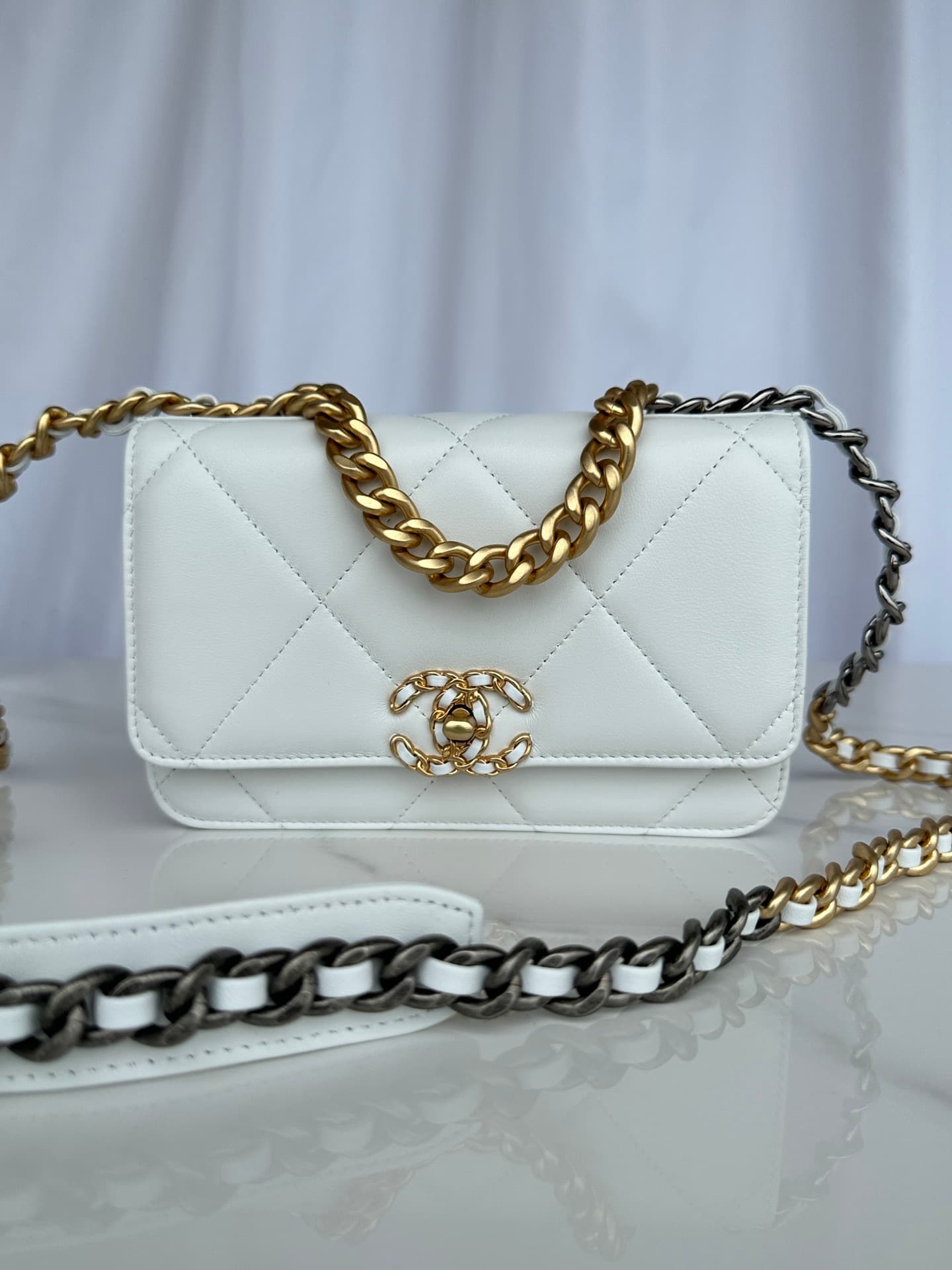 Chanel Wallet on Chain Lambskin Leather & Gold-Tone Metal White AP0957 A