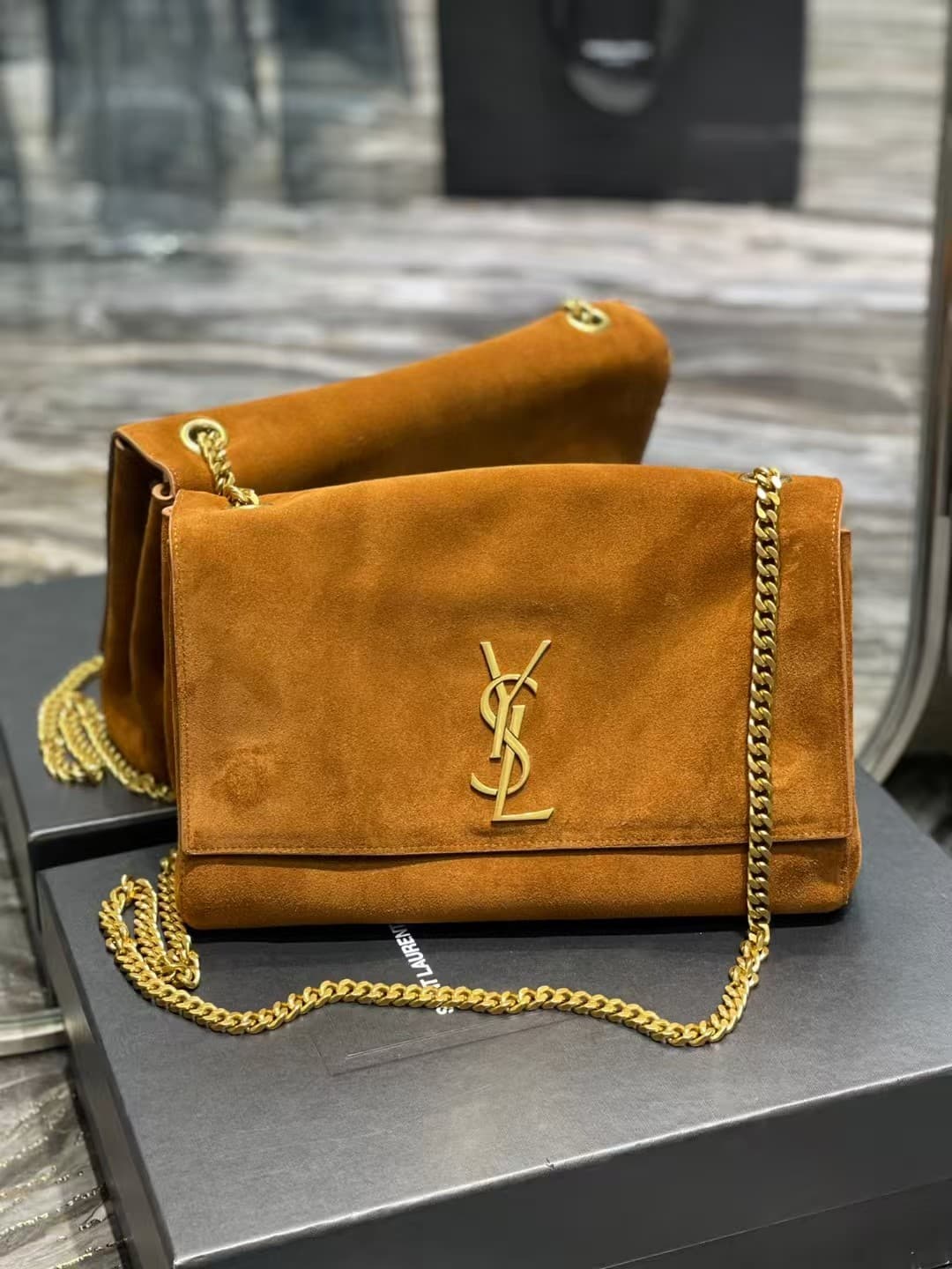 KATE MEDIUM REVERSIBLE IN SUEDE  High