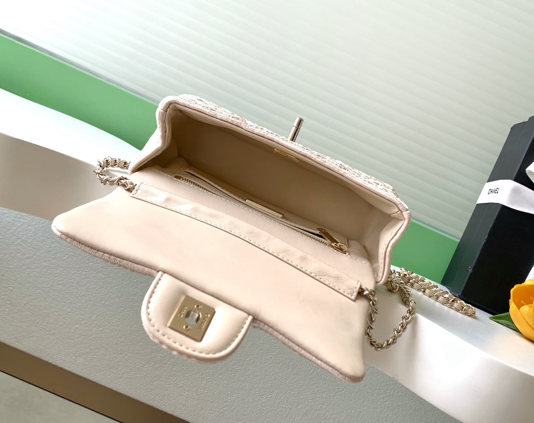 Chanel Small Flap Bag & Gold-Tone Metal White AS4561 A