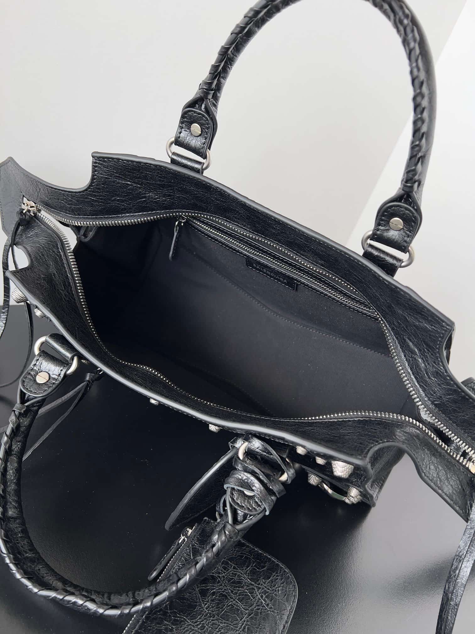 Balenciaga Medium Neo Cagole City bag in Black lambskin leather High