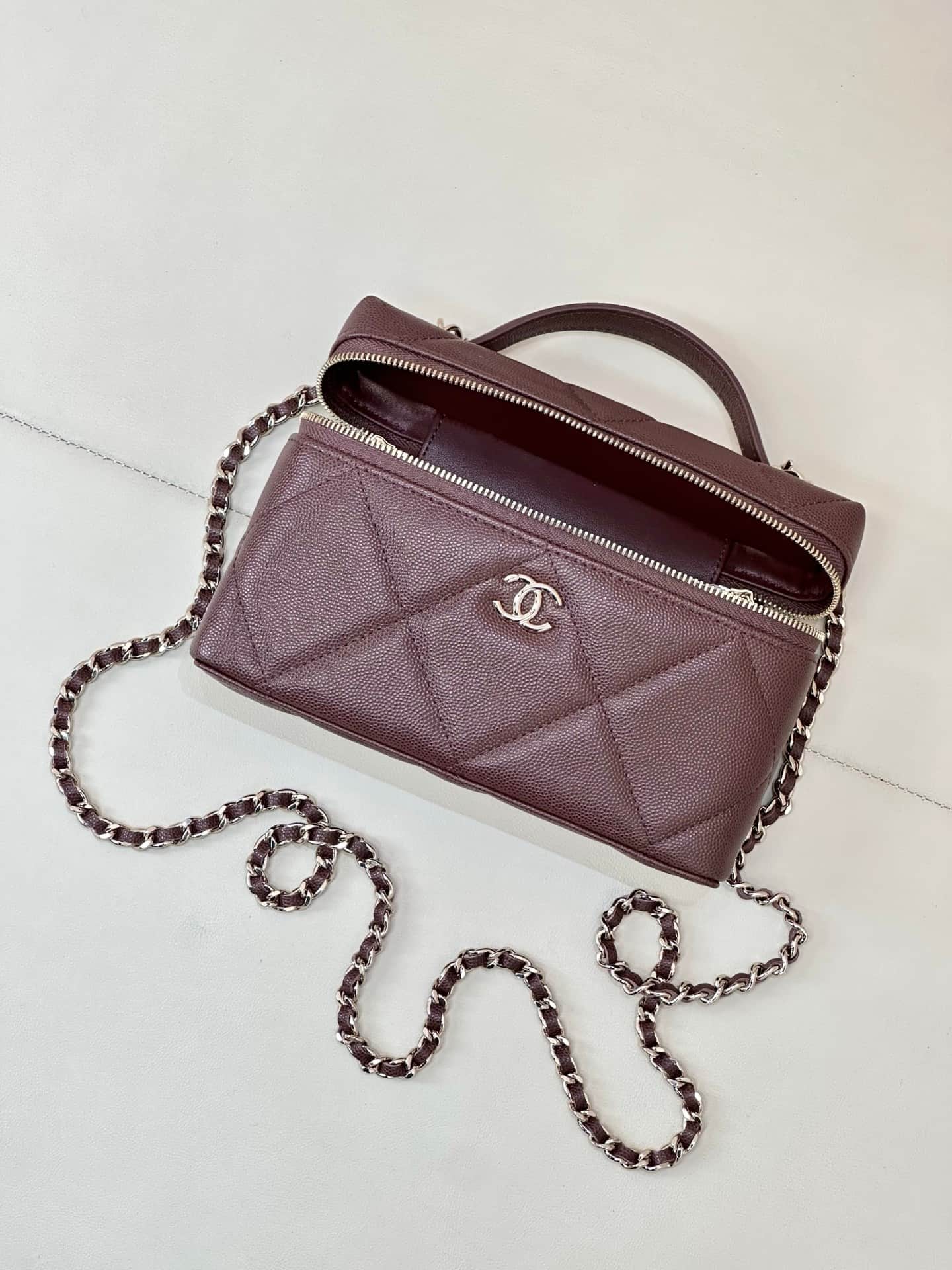 Chanel Vanity with Chain Grained Shiny Calfskin & Gold-Tone Metal Claret AP4936 TOP