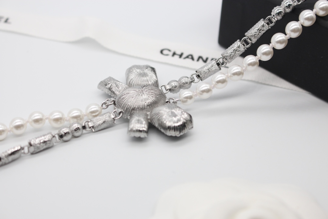 Chanel Crystal Pearl Bow CC Necklace High
