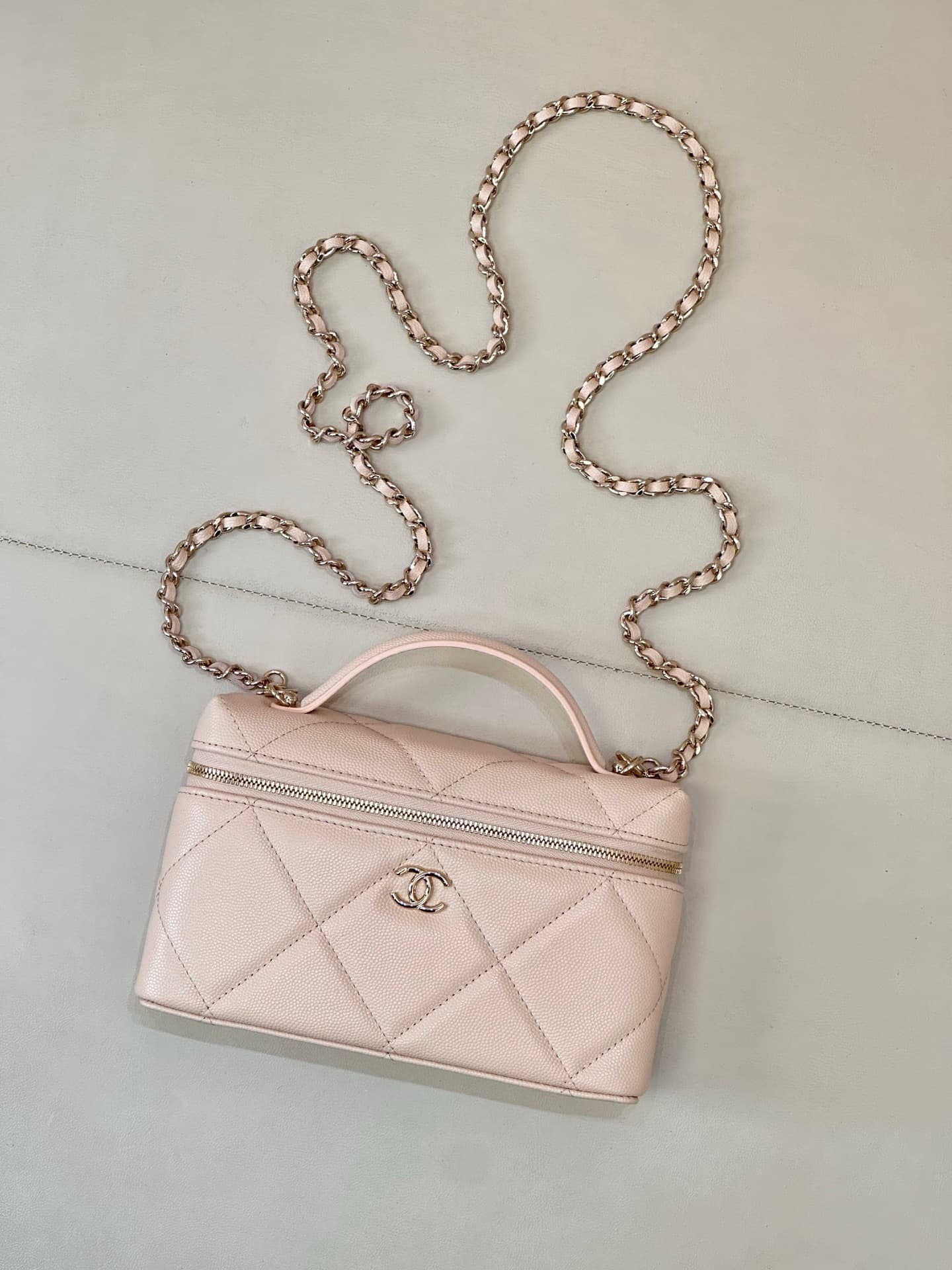 Chanel Vanity with Chain Grained Shiny Calfskin & Gold-Tone Metal Beige AP4936 TOP
