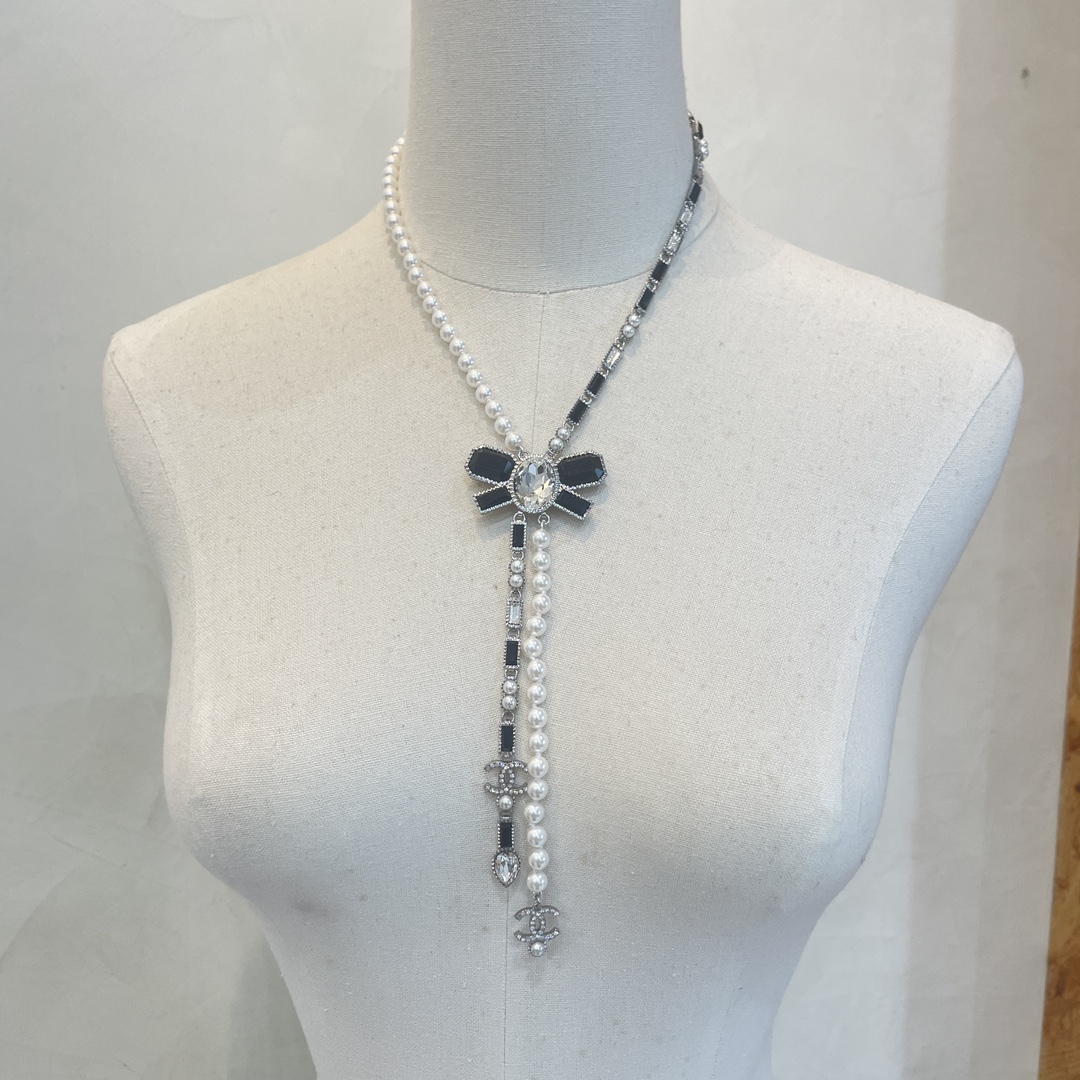 Chanel Crystal Pearl Bow CC Necklace High