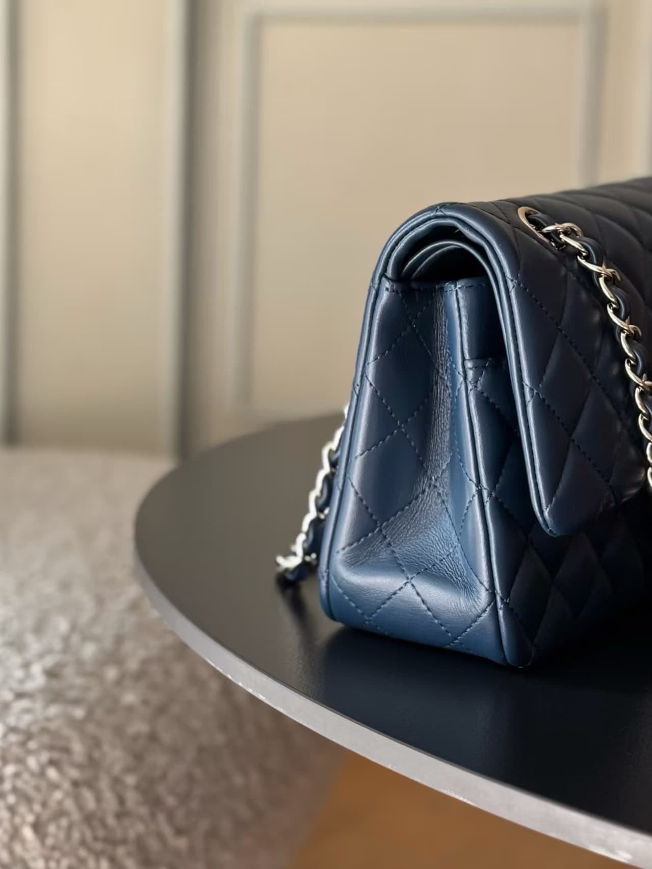 Chanel Medium CLASSIC HANDBAG Lambskin Dark Blue Gold Metal TOP