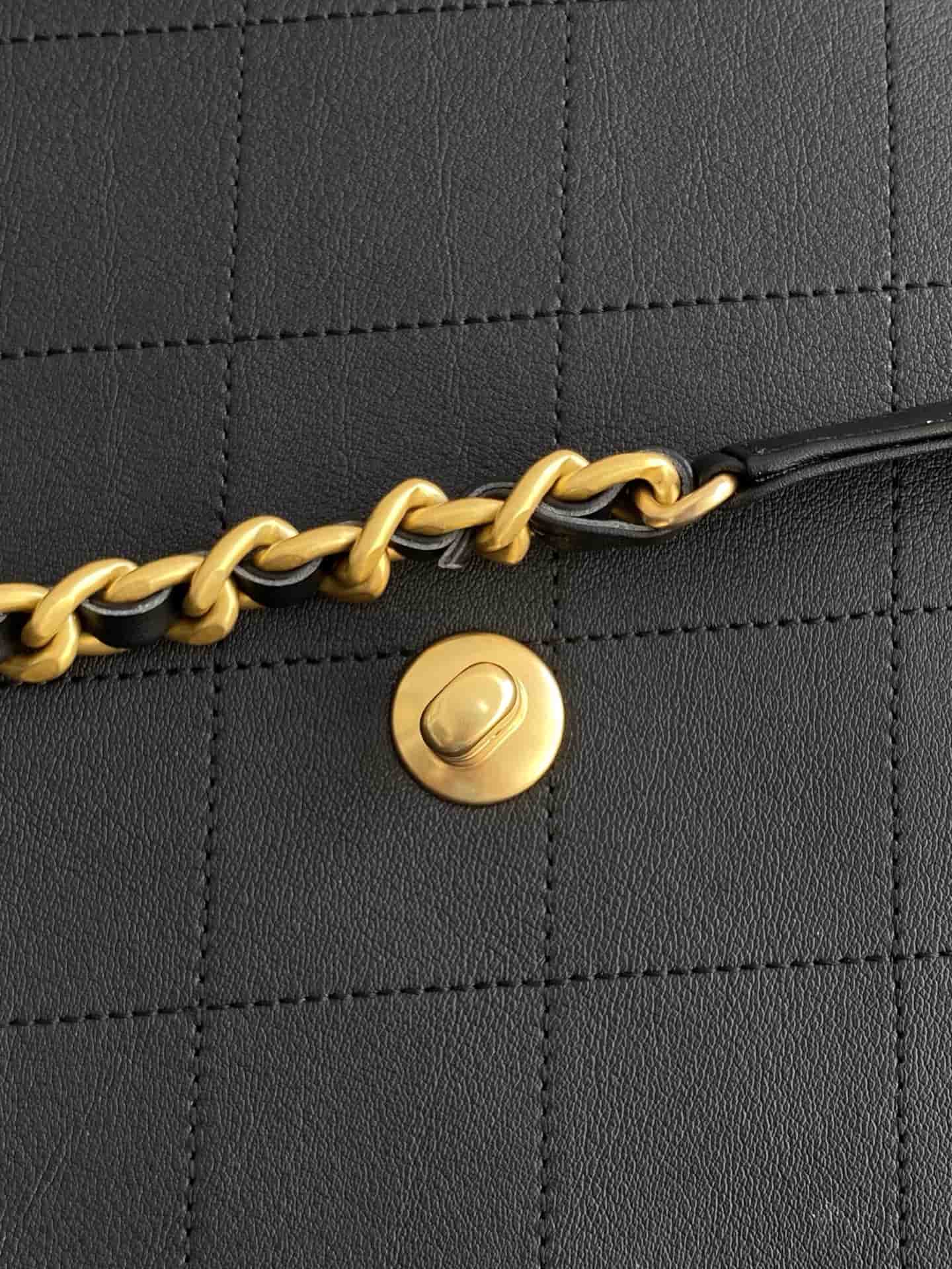 LARGE FLAP BAG WITH TOP HANDLE Calfskin & Gold-Tone Metal Black AS5447 A