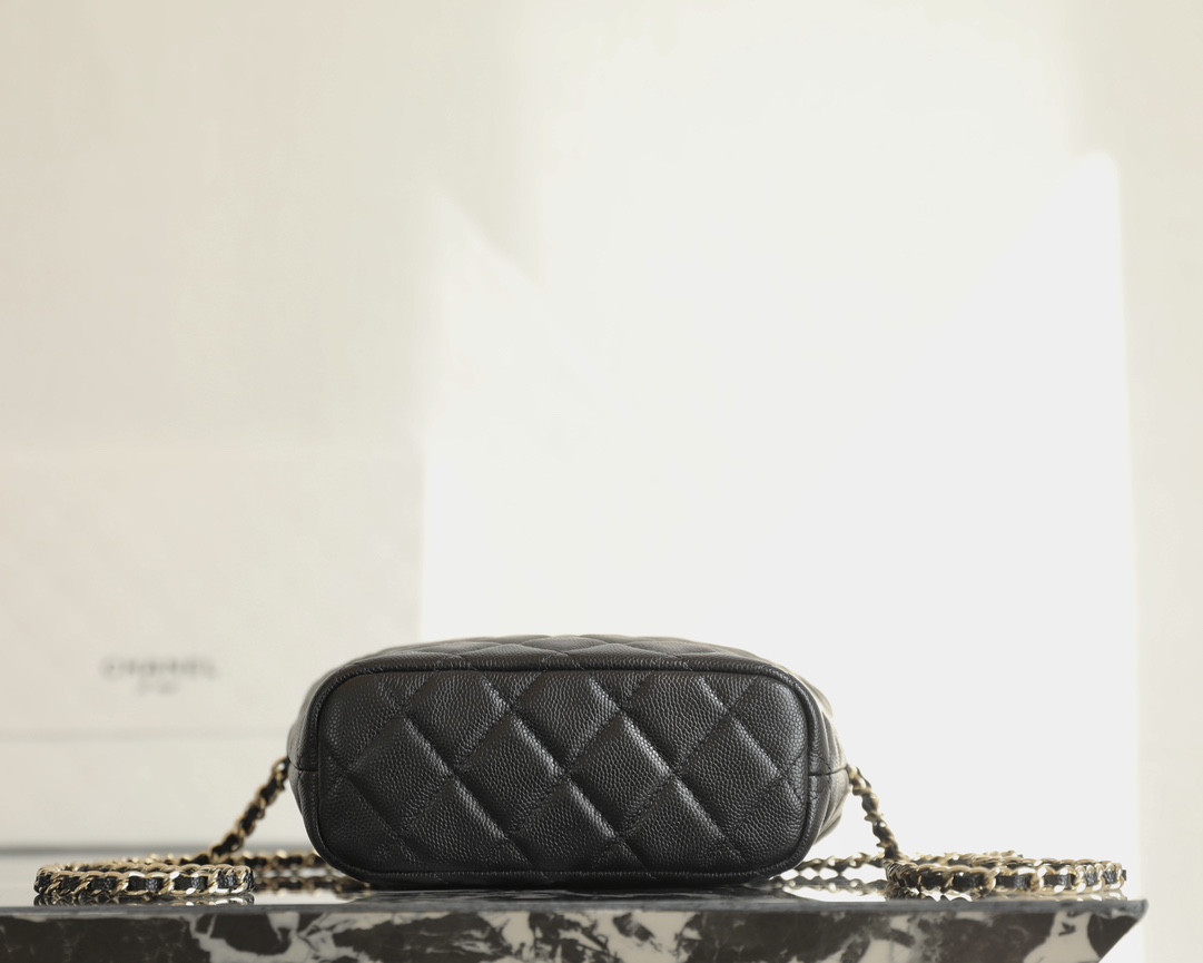 Chanel HOBO CLUTCH Grained Shiny Calfskin & Gold-Tone Metal TOP