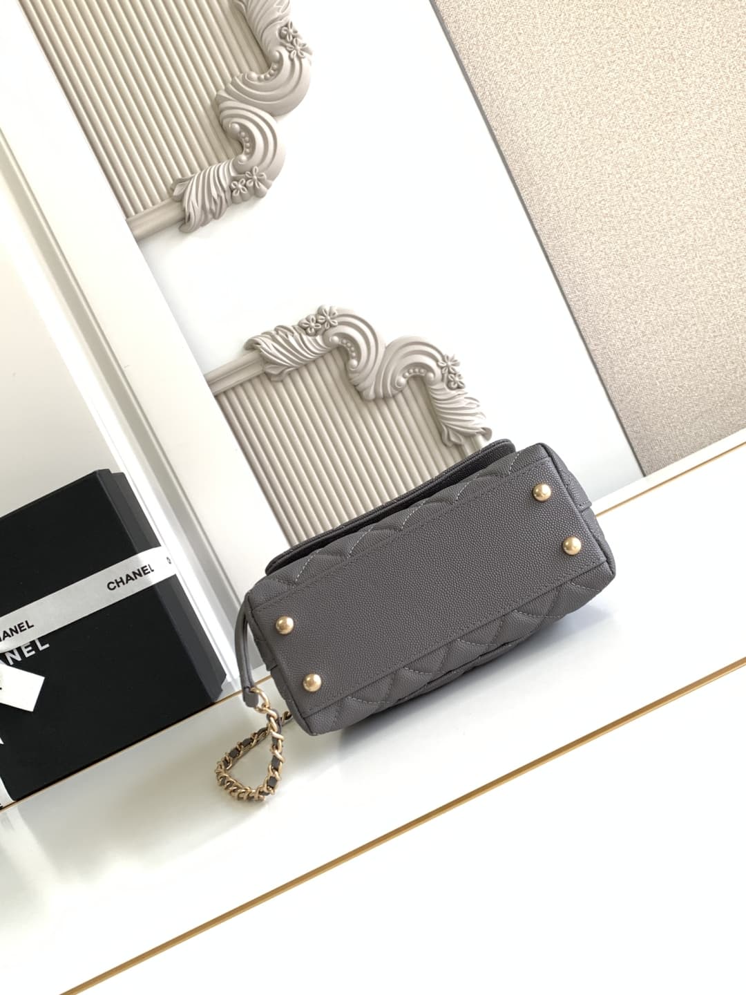 MINI FLAP BAG WITH TOP HANDLE AS2215 Grained Calfskin & Gold Metal Grey A