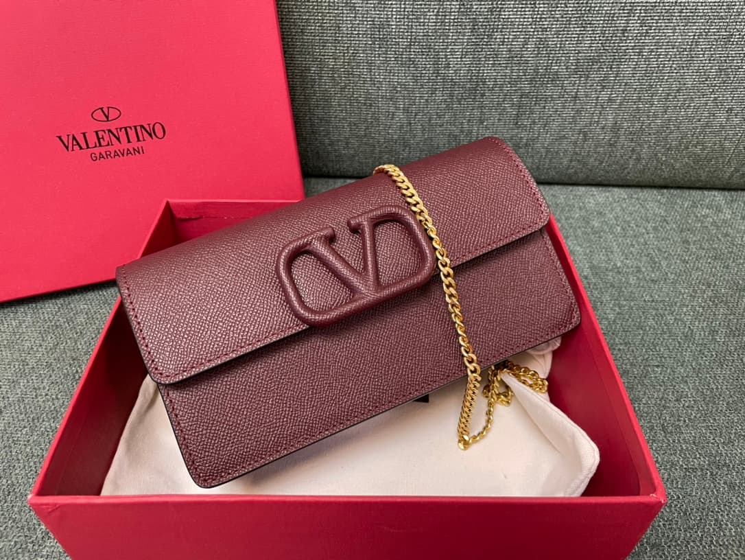 Valentino Garavani VLogo signature wallet on chain bag Grainy Calfskin Claret High