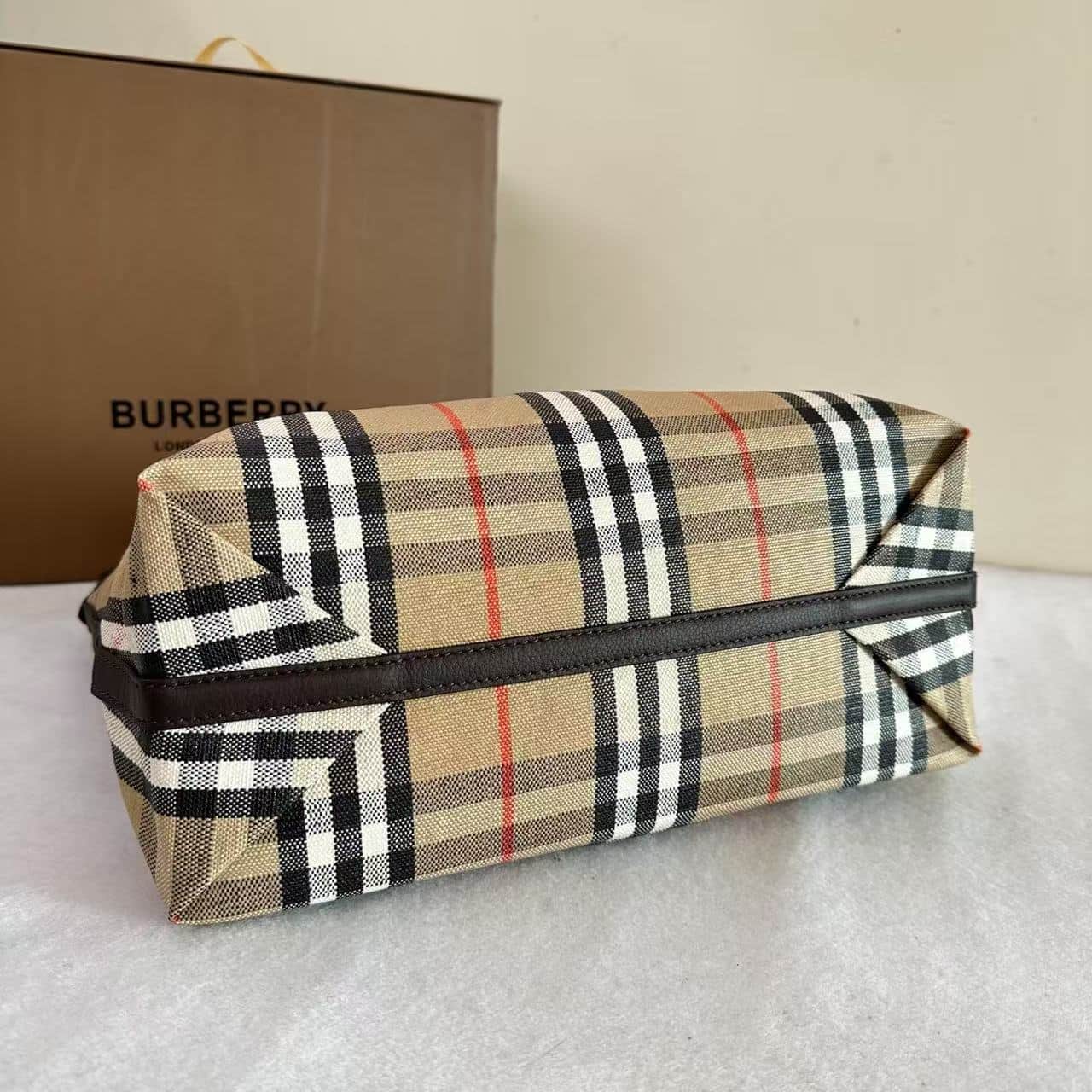 Burberry Highlands Shoulder Bag in Sand High