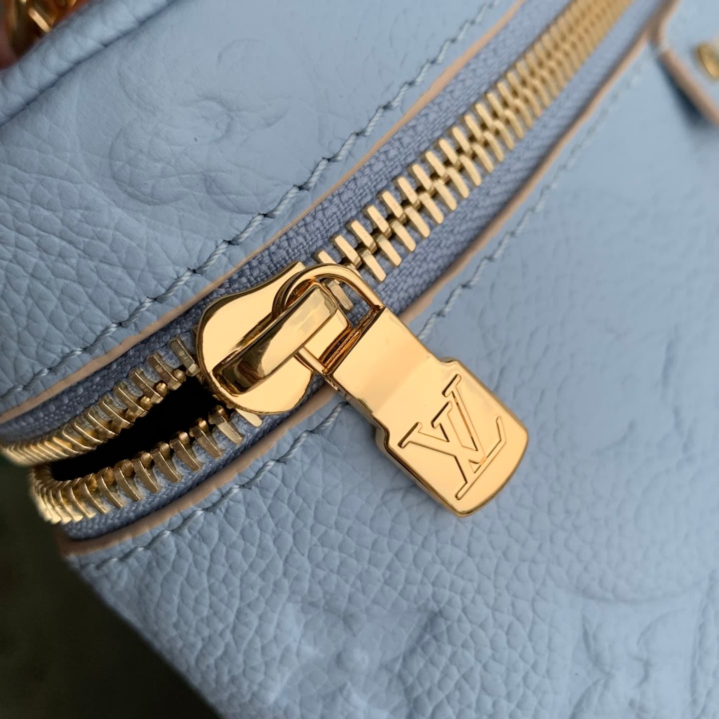 Louis Vuitton Vanity Chain Pouch Blue Iris/Peuplier Cowhide leather M2A007 High
