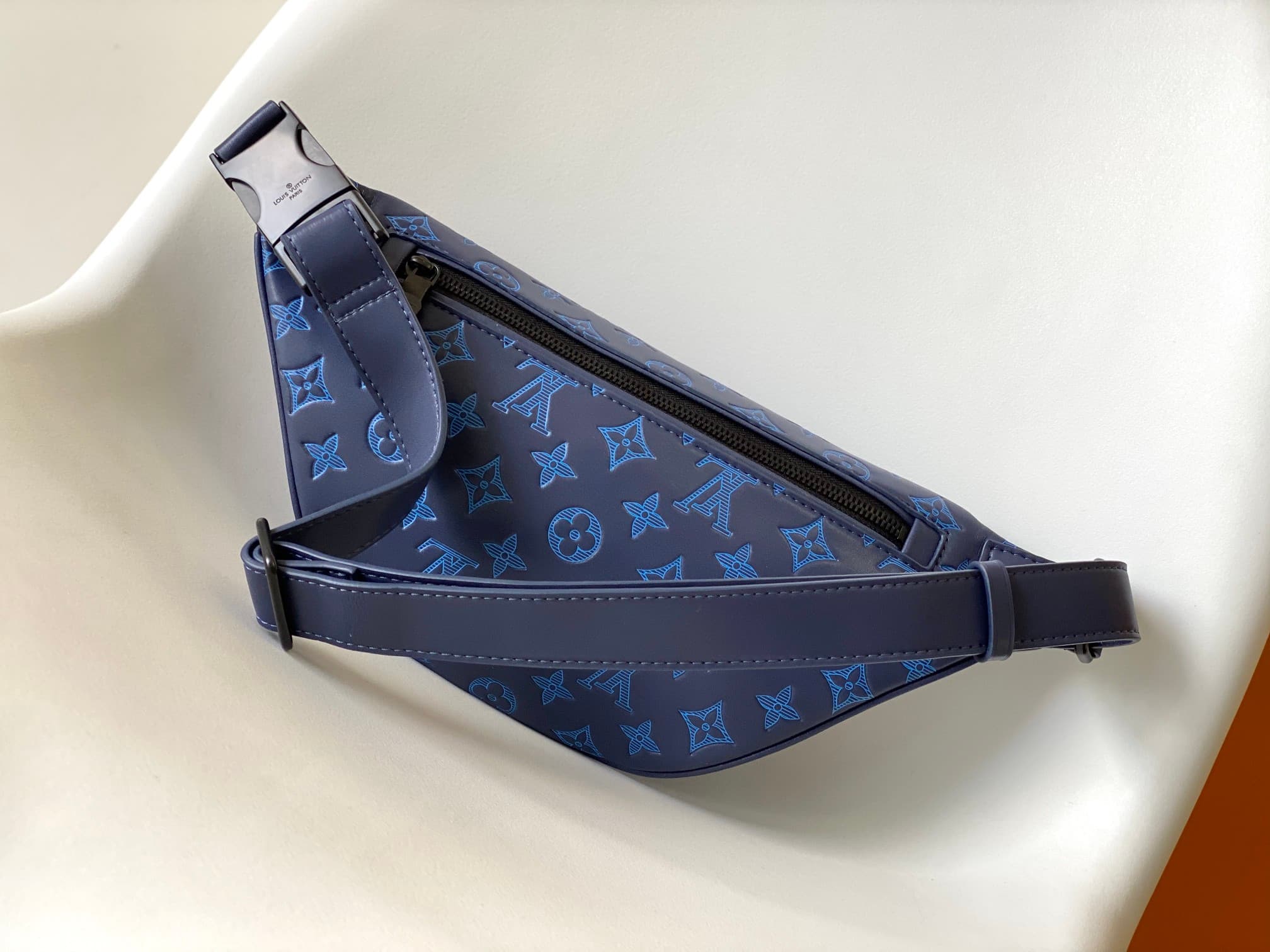 Louis Vuitton Discovery Bumbag PM Monogram Shadow calf leather M46029 High