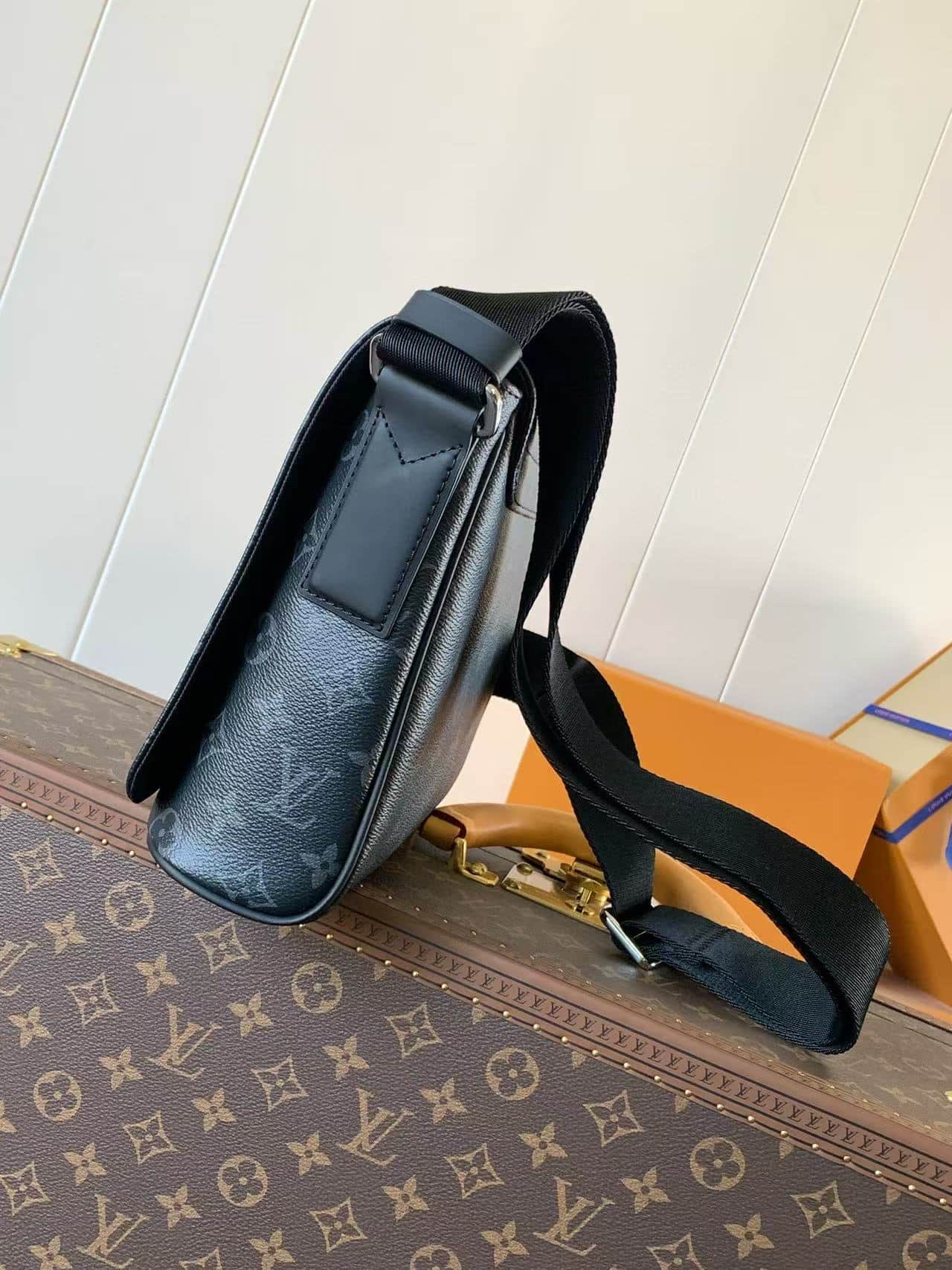 Louis Vuitton DISTRICT PM Monogram Eclipse High