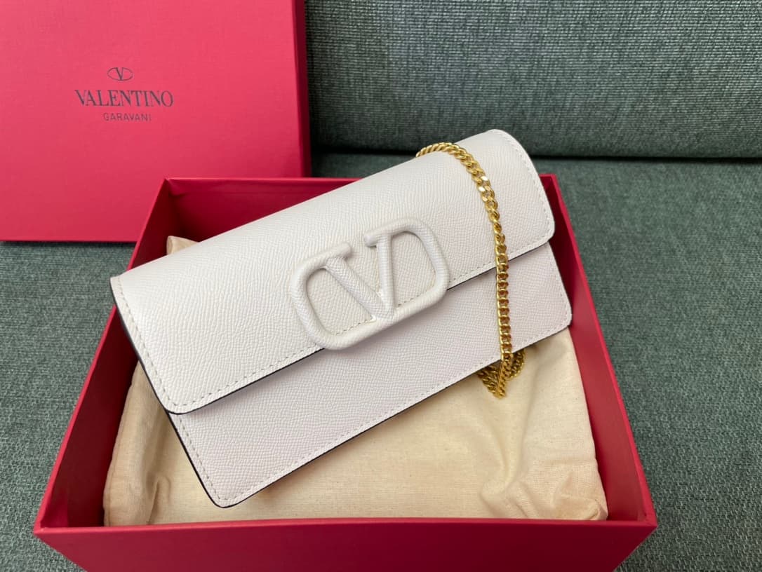 Valentino Garavani VLogo signature wallet on chain bag Grainy Calfskin Whtie High