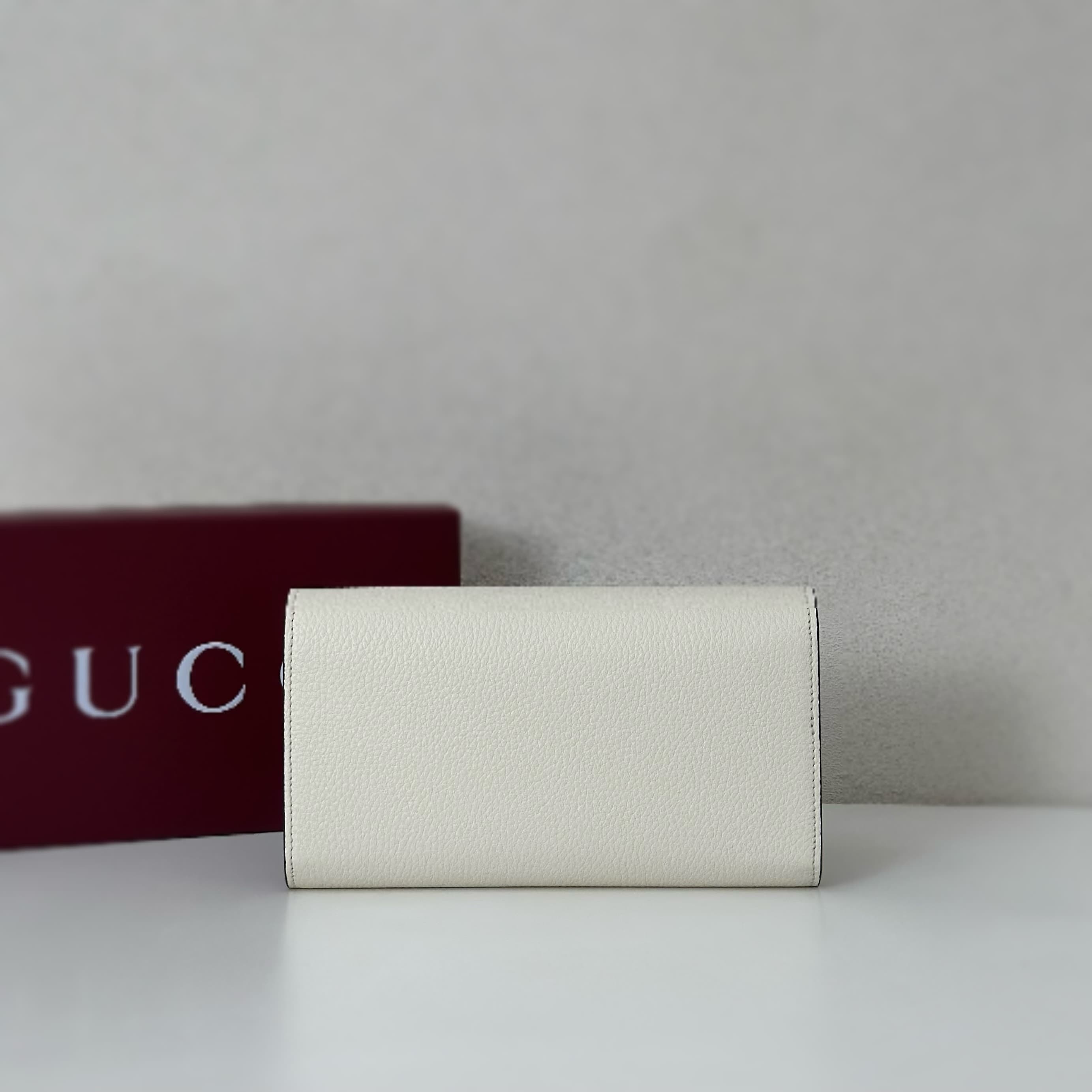 Gucci Softbit continental wallet ‎828147 White High